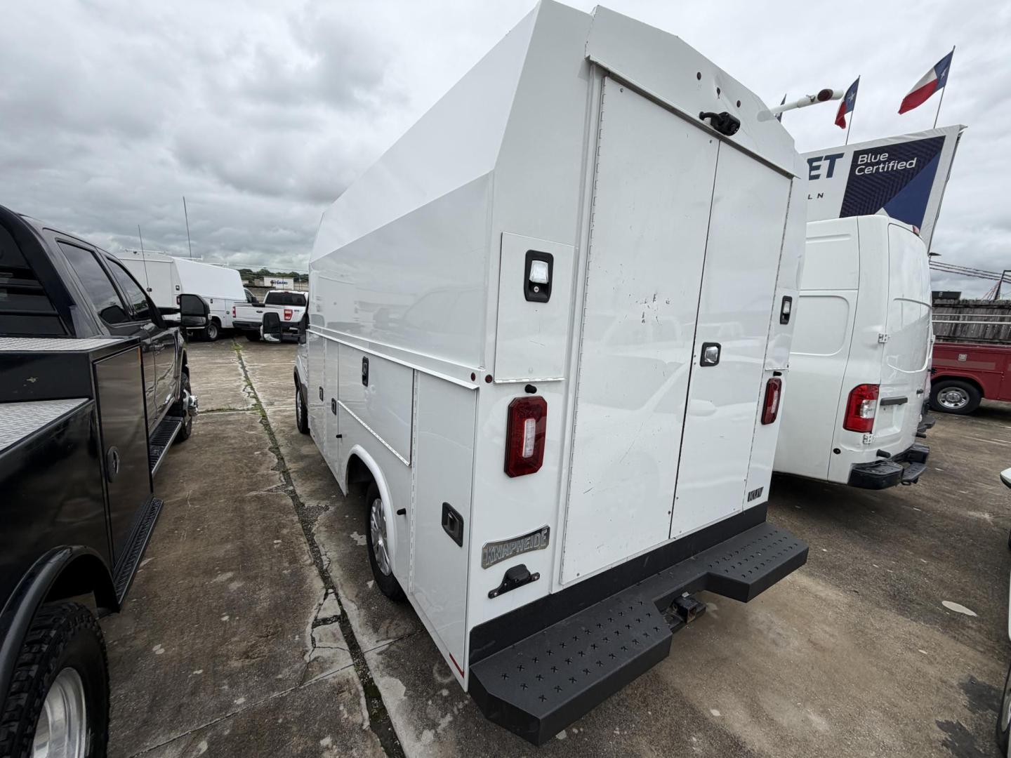 2019 White Ford Transit T-350 (1FDBW5PM3KK) with an 3.7L V6 DOHC 24V engine, located at 1687 Business 35 S, New Braunfels, TX, 78130, (830) 625-7159, 29.655487, -98.051491 - Photo#5