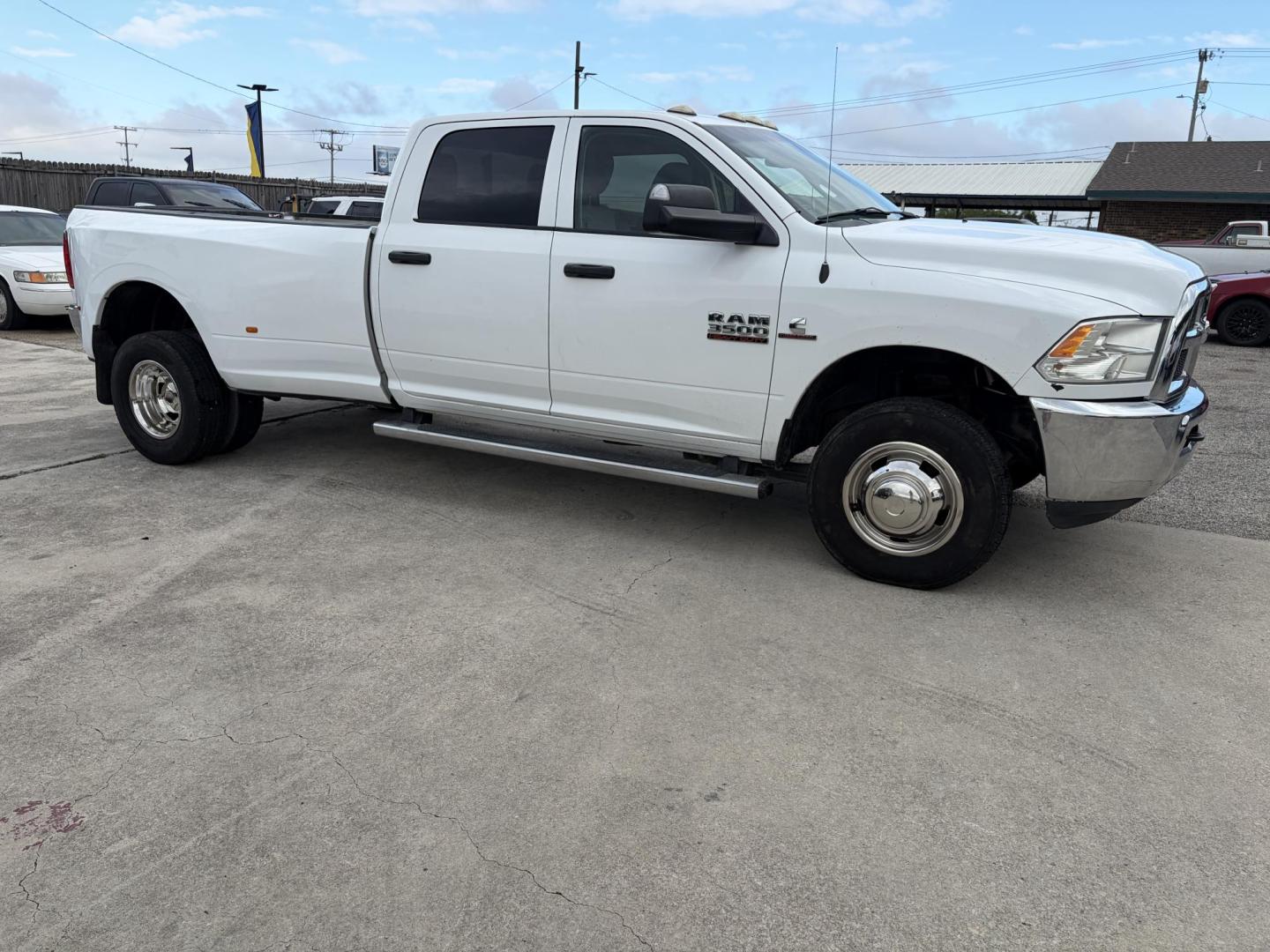 2017 White RAM 3500 Tradesman Crew Cab 4WD DRW (3C63RRGL1HG) with an 6.7L L6 OHV 24V TURBO DIESEL engine, 6A transmission, located at 1687 Business 35 S, New Braunfels, TX, 78130, (830) 625-7159, 29.655487, -98.051491 - Photo#1