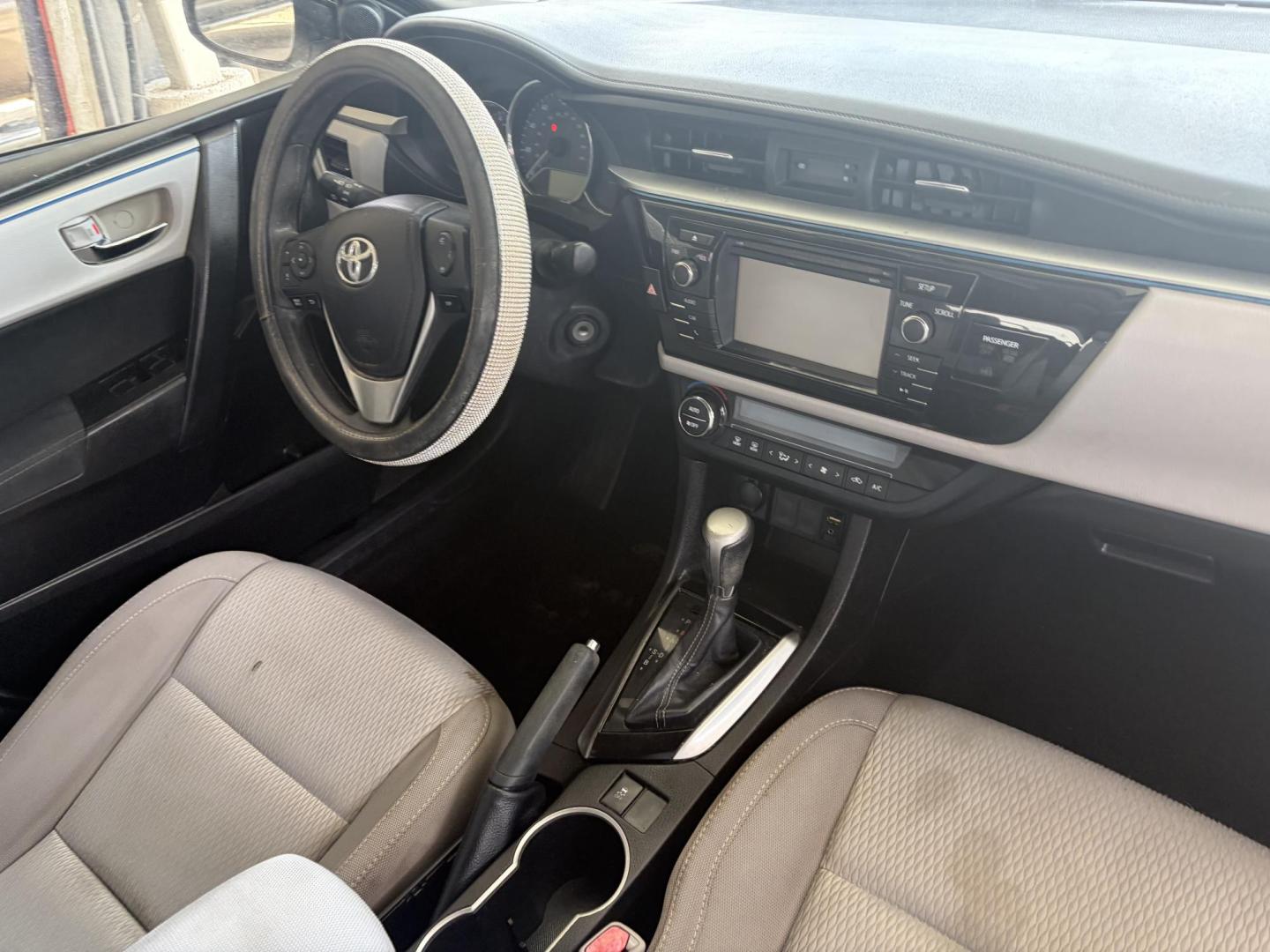 2016 White Toyota Corolla L 4-Speed AT (5YFBURHE0GP) with an 1.8L L4 DOHC 16V engine, 4A transmission, located at 1687 Business 35 S, New Braunfels, TX, 78130, (830) 625-7159, 29.655487, -98.051491 - Photo#3