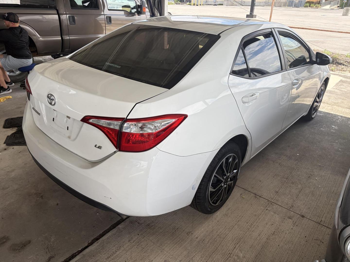 2016 White Toyota Corolla L 4-Speed AT (5YFBURHE0GP) with an 1.8L L4 DOHC 16V engine, 4A transmission, located at 1687 Business 35 S, New Braunfels, TX, 78130, (830) 625-7159, 29.655487, -98.051491 - Photo#6