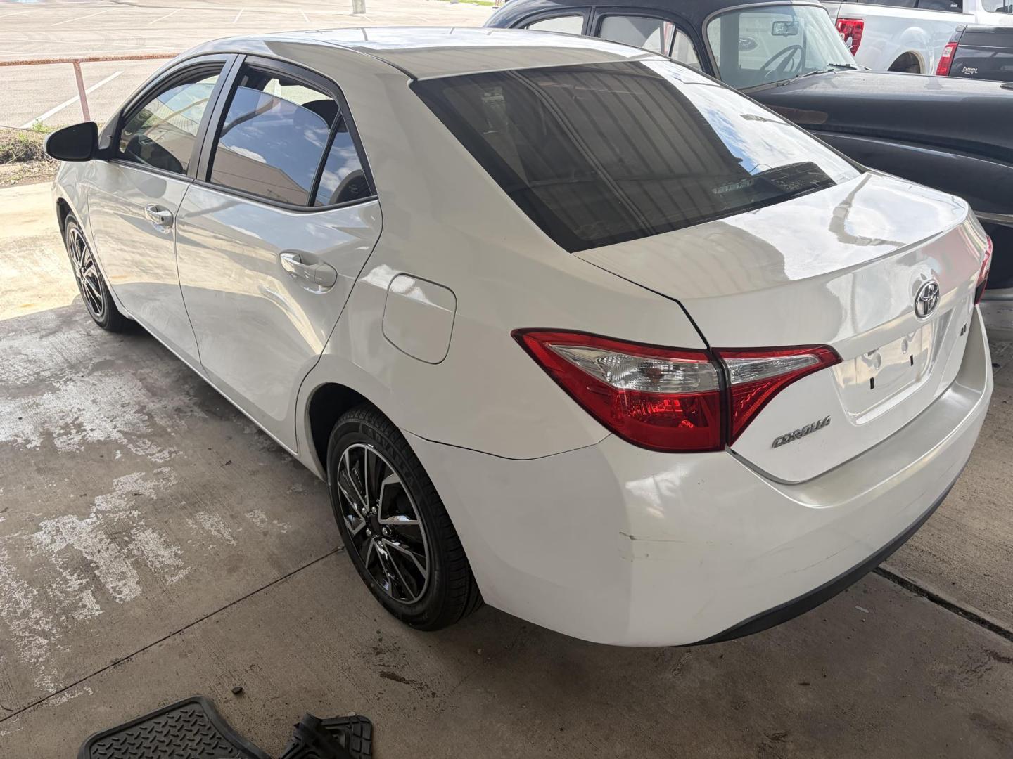 2016 White Toyota Corolla L 4-Speed AT (5YFBURHE0GP) with an 1.8L L4 DOHC 16V engine, 4A transmission, located at 1687 Business 35 S, New Braunfels, TX, 78130, (830) 625-7159, 29.655487, -98.051491 - Photo#7