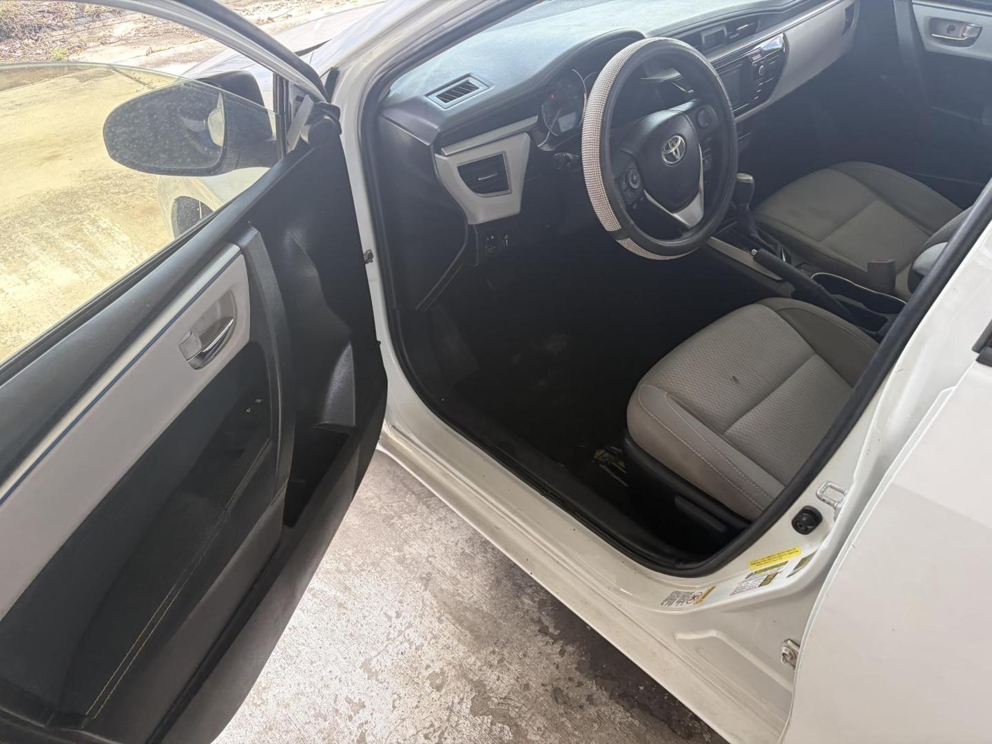 2016 White Toyota Corolla L 4-Speed AT (5YFBURHE0GP) with an 1.8L L4 DOHC 16V engine, 4A transmission, located at 1687 Business 35 S, New Braunfels, TX, 78130, (830) 625-7159, 29.655487, -98.051491 - Photo#9
