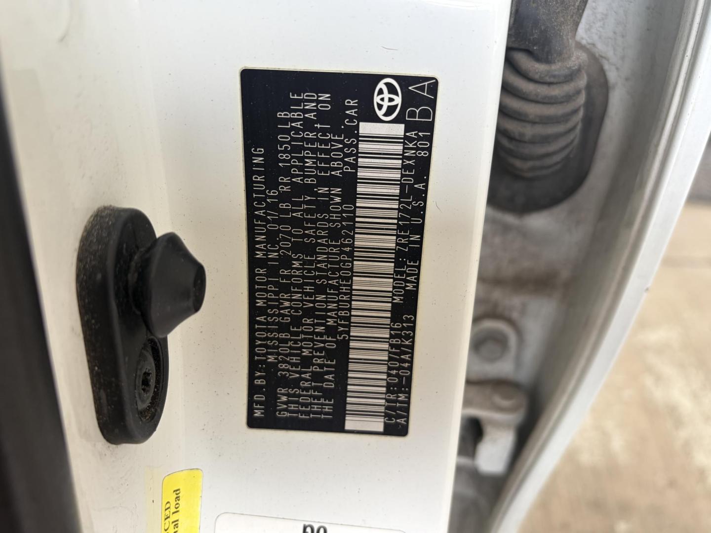 2016 White Toyota Corolla L 4-Speed AT (5YFBURHE0GP) with an 1.8L L4 DOHC 16V engine, 4A transmission, located at 1687 Business 35 S, New Braunfels, TX, 78130, (830) 625-7159, 29.655487, -98.051491 - Photo#13