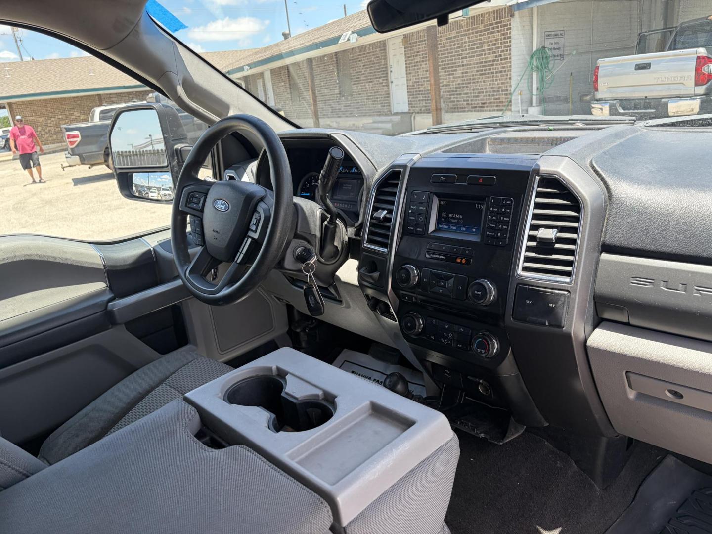 2017 Blue Ford F-250 SD XLT Crew Cab 4WD (1FT7W2B6XHE) with an 6.2L V8 OHV 16V engine, 6A transmission, located at 1687 Business 35 S, New Braunfels, TX, 78130, (830) 625-7159, 29.655487, -98.051491 - Photo#3