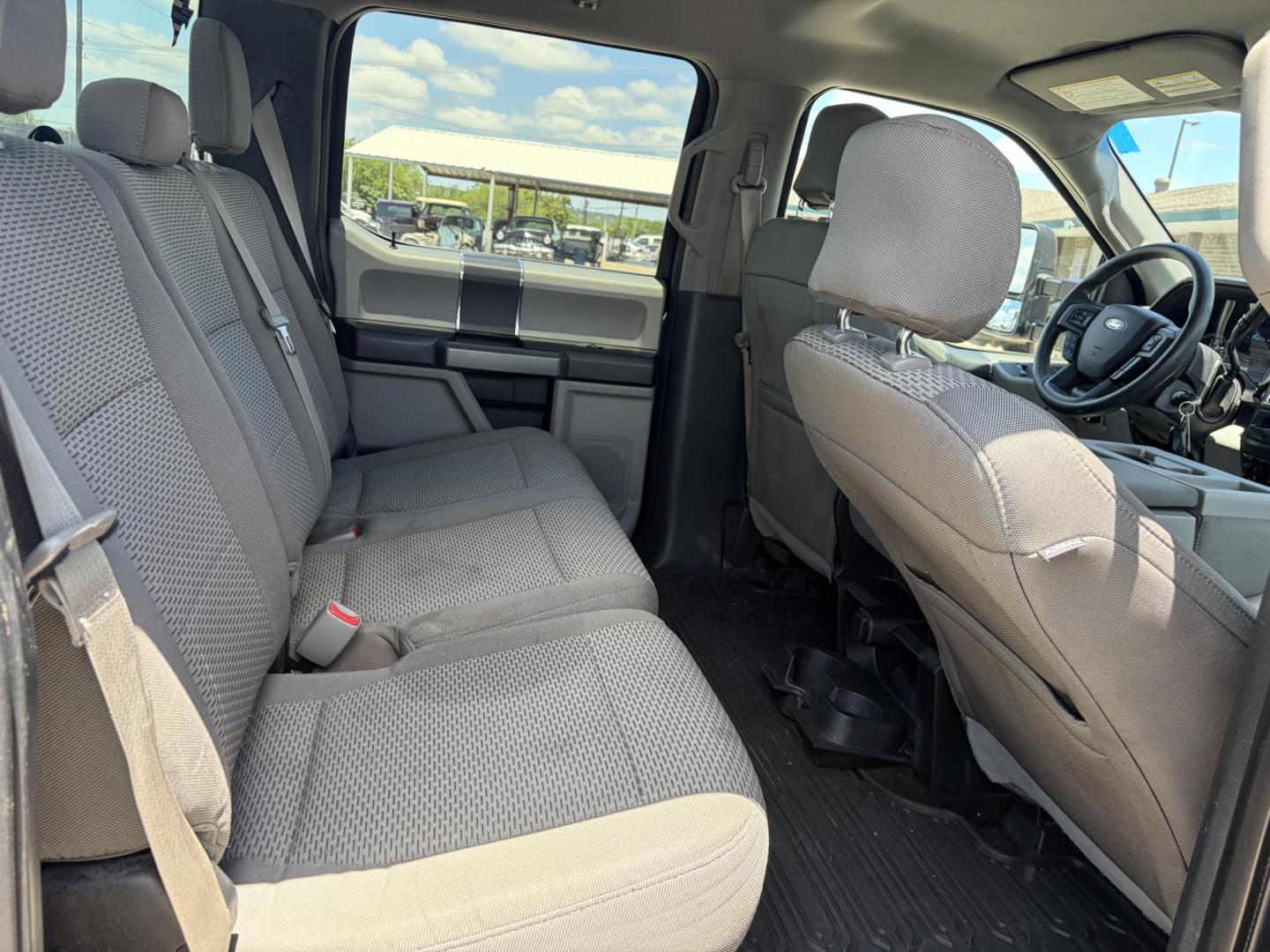 2017 Blue Ford F-250 SD XLT Crew Cab 4WD (1FT7W2B6XHE) with an 6.2L V8 OHV 16V engine, 6A transmission, located at 1687 Business 35 S, New Braunfels, TX, 78130, (830) 625-7159, 29.655487, -98.051491 - Photo#4