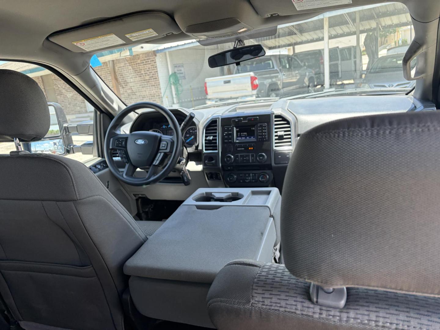 2017 Blue Ford F-250 SD XLT Crew Cab 4WD (1FT7W2B6XHE) with an 6.2L V8 OHV 16V engine, 6A transmission, located at 1687 Business 35 S, New Braunfels, TX, 78130, (830) 625-7159, 29.655487, -98.051491 - Photo#5