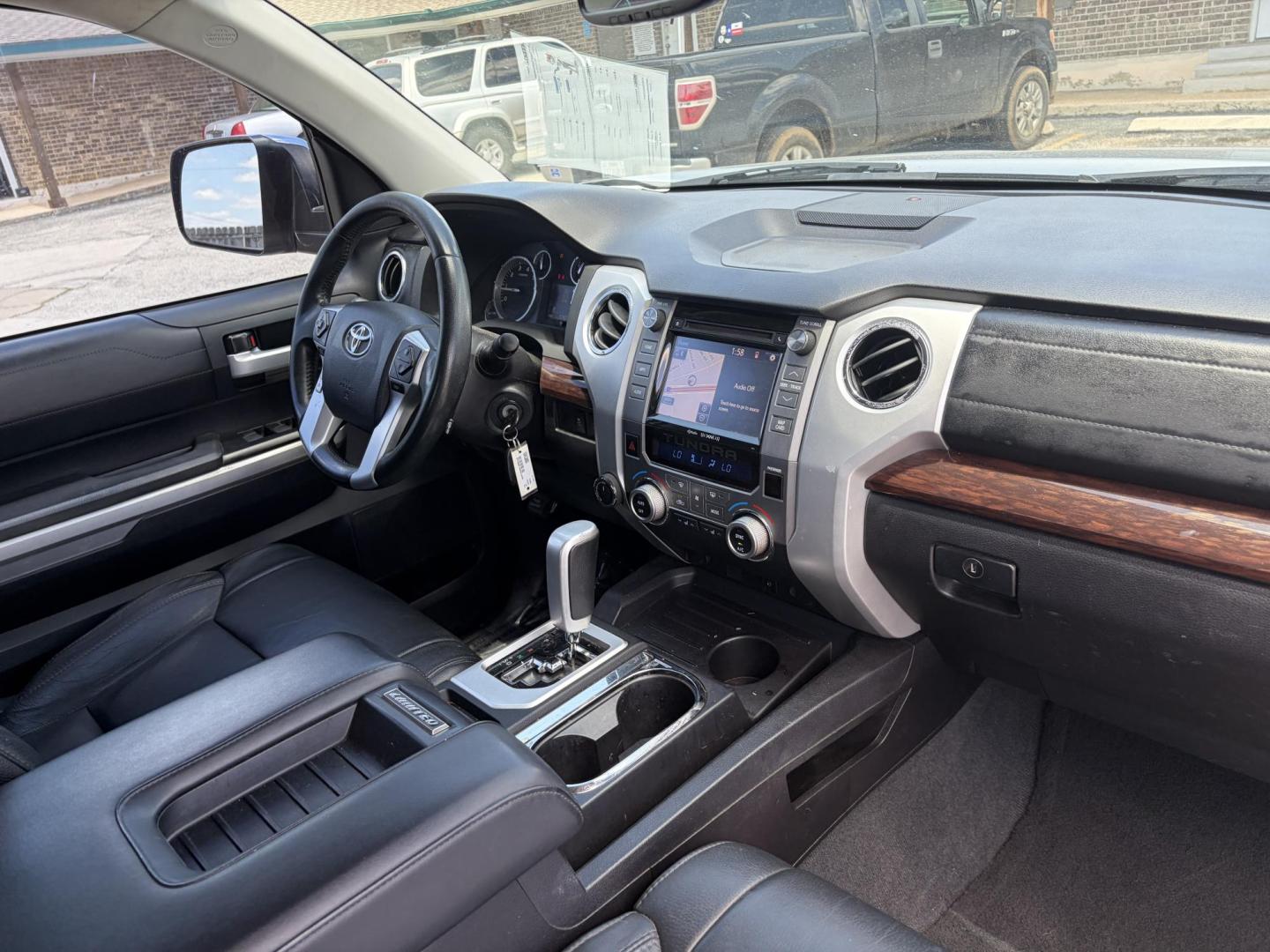 2014 Silver Toyota Tundra Limited 5.7L FFV CrewMax 4WD (5TFHW5F1XEX) with an 5.7L V8 DOHC 32V FFV engine, 6-Speed Automatic transmission, located at 1687 Business 35 S, New Braunfels, TX, 78130, (830) 625-7159, 29.655487, -98.051491 - Photo#3