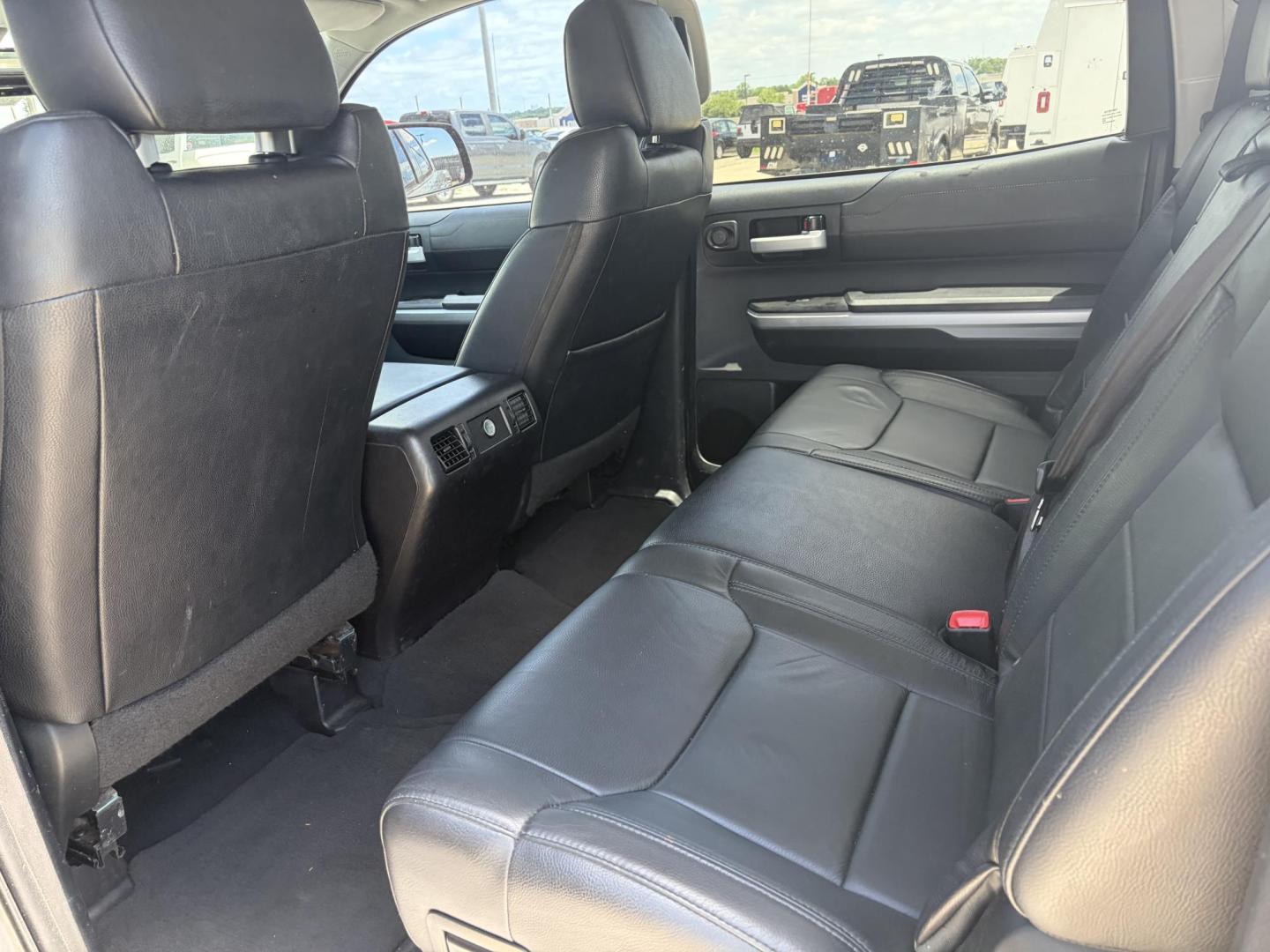 2014 Silver Toyota Tundra Limited 5.7L FFV CrewMax 4WD (5TFHW5F1XEX) with an 5.7L V8 DOHC 32V FFV engine, 6-Speed Automatic transmission, located at 1687 Business 35 S, New Braunfels, TX, 78130, (830) 625-7159, 29.655487, -98.051491 - Photo#9