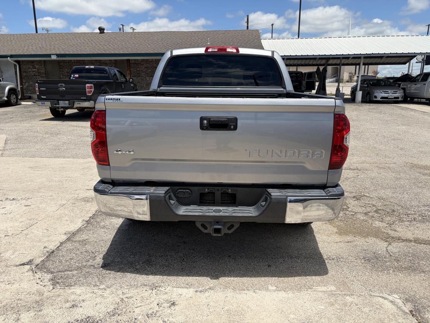 2014 Silver Toyota Tundra Limited 5.7L FFV CrewMax 4WD (5TFHW5F1XEX) with an 5.7L V8 DOHC 32V FFV engine, 6-Speed Automatic transmission, located at 1687 Business 35 S, New Braunfels, TX, 78130, (830) 625-7159, 29.655487, -98.051491 - Photo#7