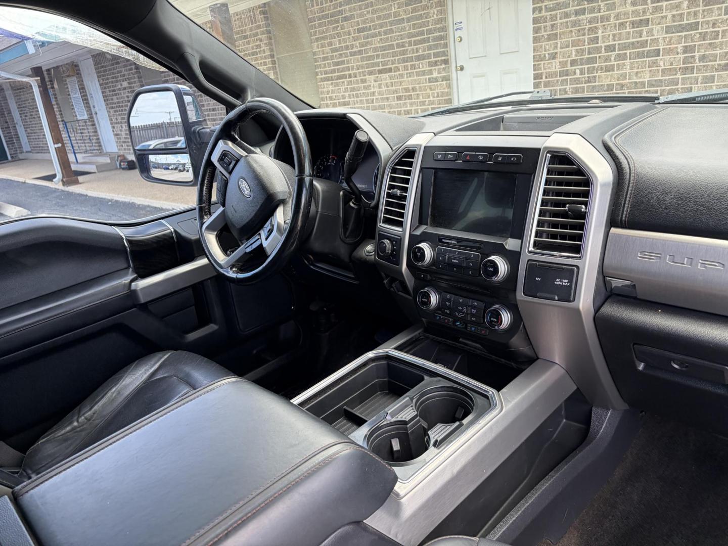 2018 White Ford F-450 SD Platinum Crew Cab DRW 4WD (1FT8W4DT5JE) with an 6.7L V8 OHV 16V DIESEL engine, 6A transmission, located at 1687 Business 35 S, New Braunfels, TX, 78130, (830) 625-7159, 29.655487, -98.051491 - Photo#3