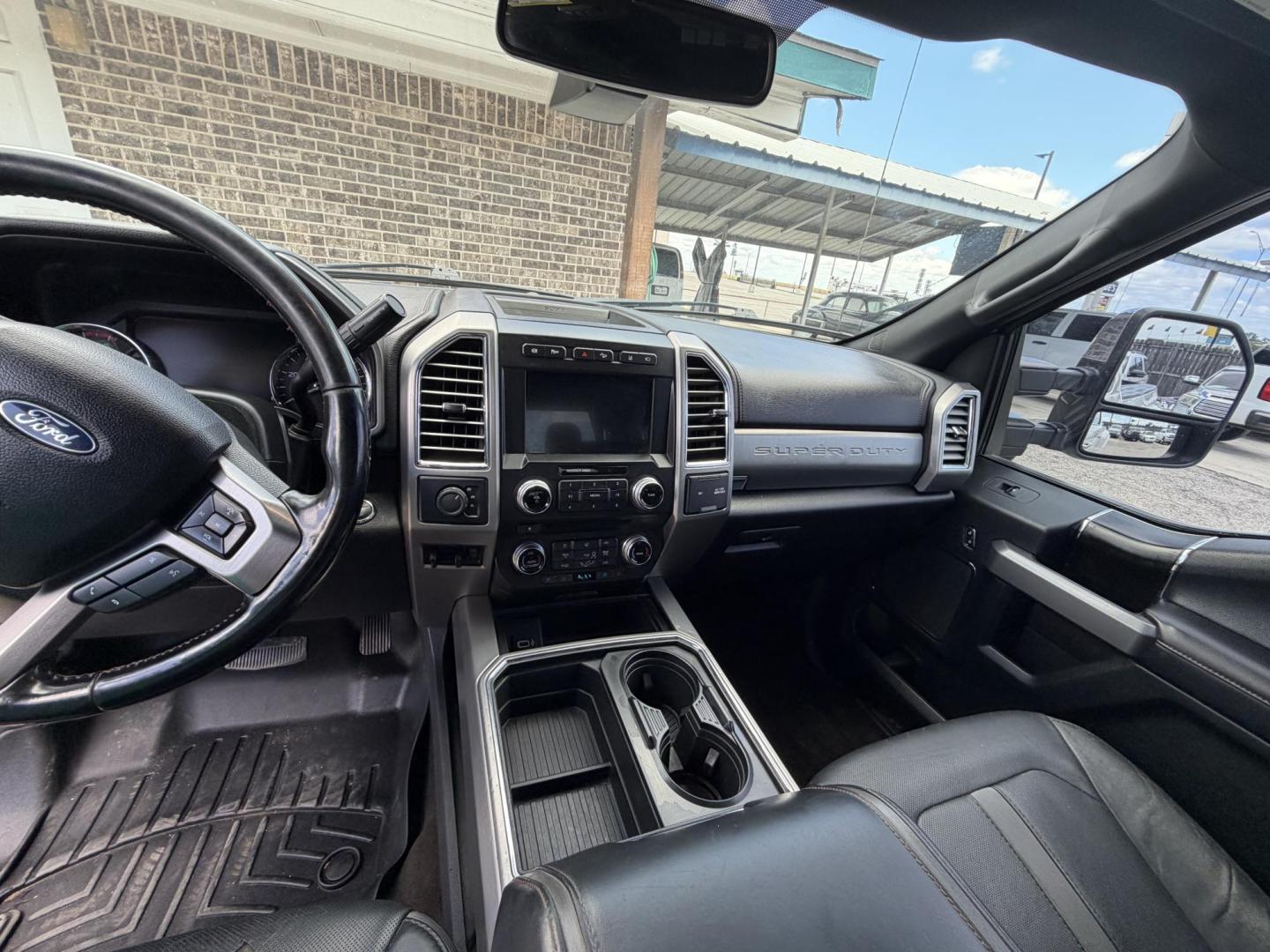 2018 White Ford F-450 SD Platinum Crew Cab DRW 4WD (1FT8W4DT5JE) with an 6.7L V8 OHV 16V DIESEL engine, 6A transmission, located at 1687 Business 35 S, New Braunfels, TX, 78130, (830) 625-7159, 29.655487, -98.051491 - Photo#13