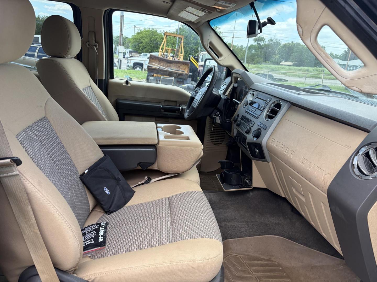 2015 Brown Ford F-250 SD XLT Crew Cab 2WD (1FT7W2A61FE) with an 6.2L V8 OHV 16V engine, 6-Speed Automatic transmission, located at 1687 Business 35 S, New Braunfels, TX, 78130, (830) 625-7159, 29.655487, -98.051491 - Photo#2