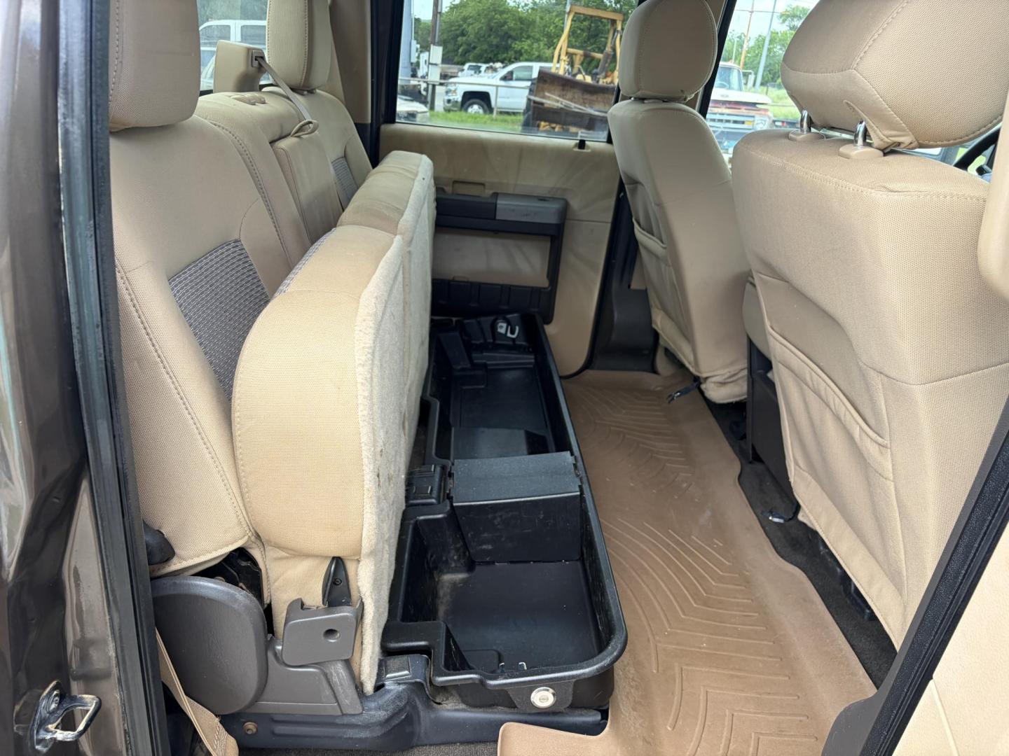 2015 Brown Ford F-250 SD XLT Crew Cab 2WD (1FT7W2A61FE) with an 6.2L V8 OHV 16V engine, 6-Speed Automatic transmission, located at 1687 Business 35 S, New Braunfels, TX, 78130, (830) 625-7159, 29.655487, -98.051491 - Photo#4