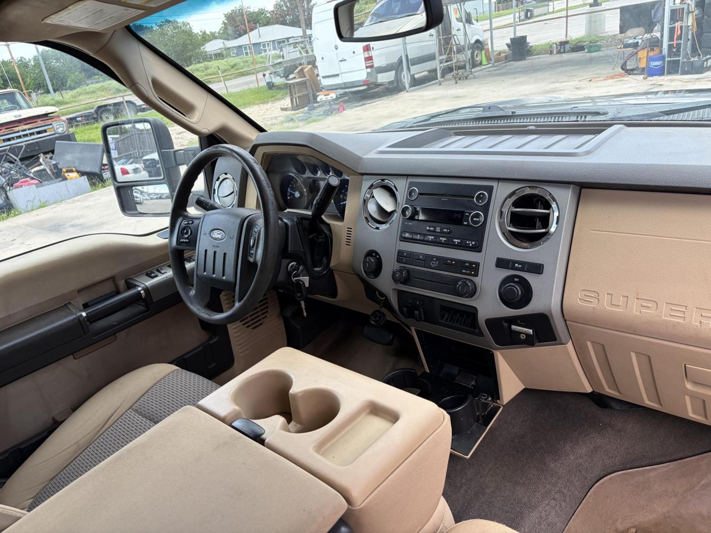 2015 Brown Ford F-250 SD XLT Crew Cab 2WD (1FT7W2A61FE) with an 6.2L V8 OHV 16V engine, 6-Speed Automatic transmission, located at 1687 Business 35 S, New Braunfels, TX, 78130, (830) 625-7159, 29.655487, -98.051491 - Photo#3