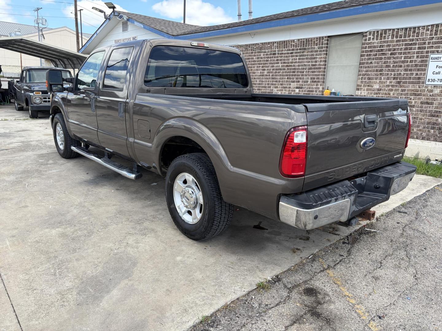 2015 Brown Ford F-250 SD XLT Crew Cab 2WD (1FT7W2A61FE) with an 6.2L V8 OHV 16V engine, 6-Speed Automatic transmission, located at 1687 Business 35 S, New Braunfels, TX, 78130, (830) 625-7159, 29.655487, -98.051491 - Photo#8