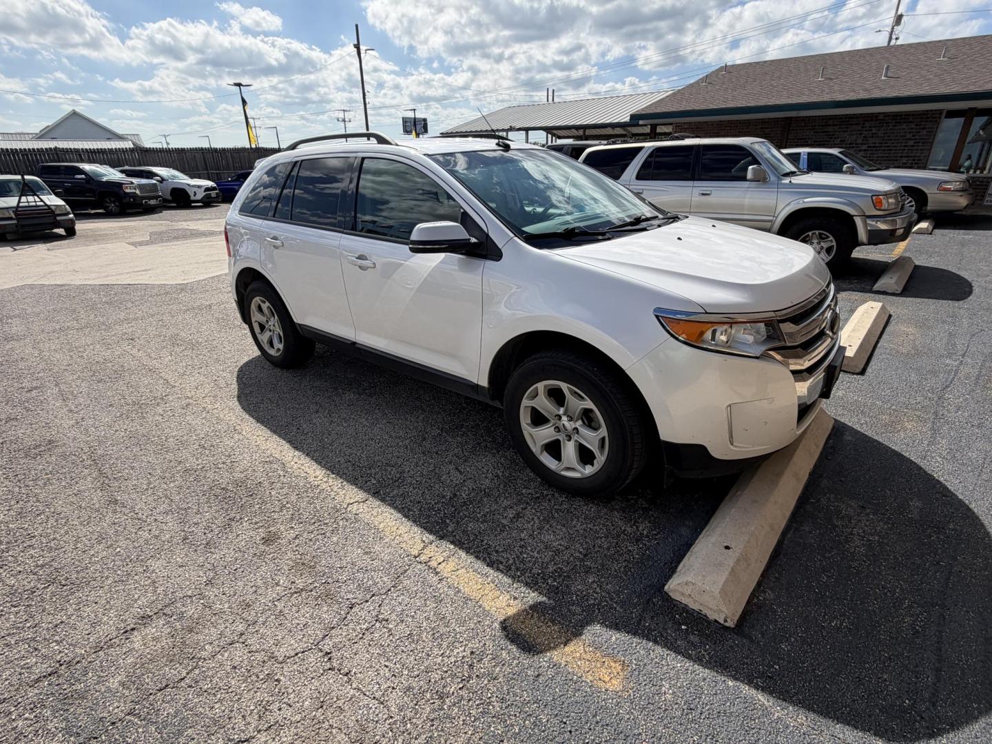 2014 White Ford Edge SEL FWD (2FMDK3JC9EB) with an 3.5L V6 DOHC 24V engine, 6-Speed Automatic transmission, located at 1687 Business 35 S, New Braunfels, TX, 78130, (830) 625-7159, 29.655487, -98.051491 - Photo#1