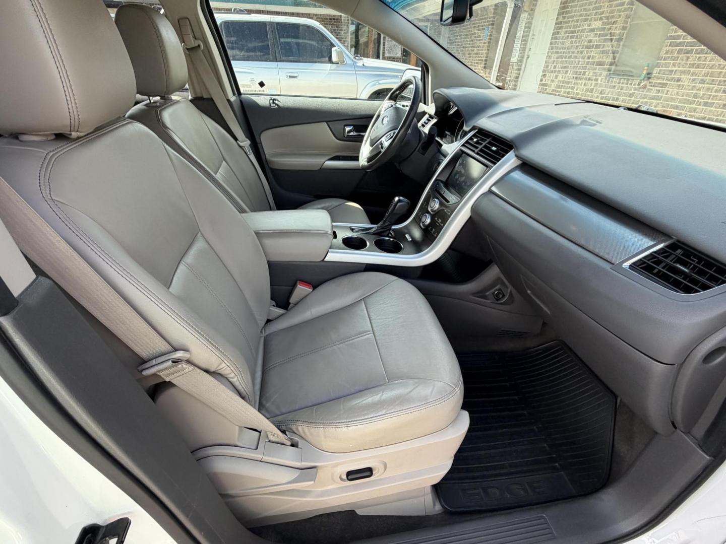 2014 White Ford Edge SEL FWD (2FMDK3JC9EB) with an 3.5L V6 DOHC 24V engine, 6-Speed Automatic transmission, located at 1687 Business 35 S, New Braunfels, TX, 78130, (830) 625-7159, 29.655487, -98.051491 - Photo#2