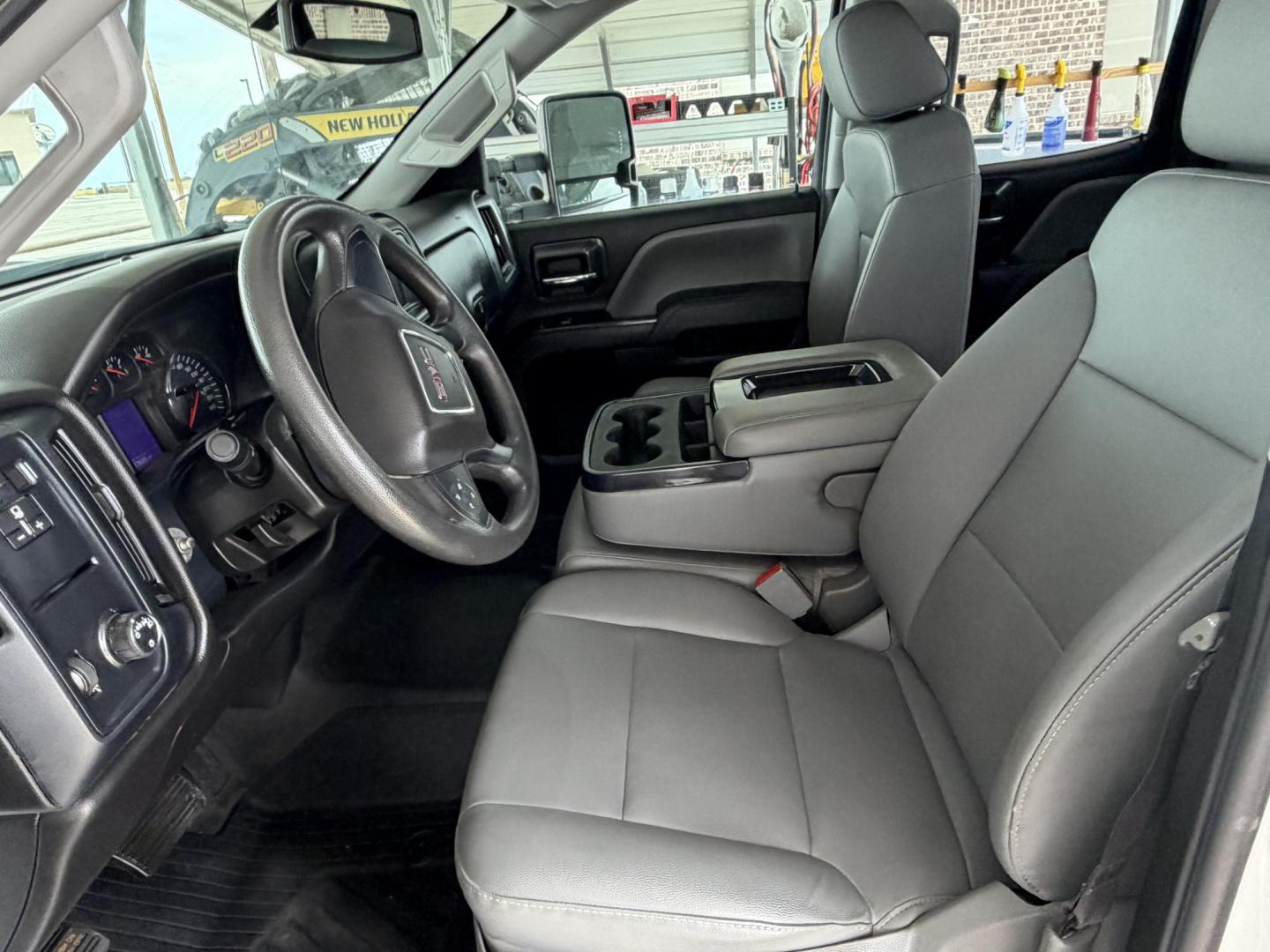 2019 White GMC Sierra 2500HD Base Double Cab Long Box 2WD (2GT21NEGXK1) with an 6.0L V8 OHV 16V FFV engine, 6A transmission, located at 1687 Business 35 S, New Braunfels, TX, 78130, (830) 625-7159, 29.655487, -98.051491 - Photo#11