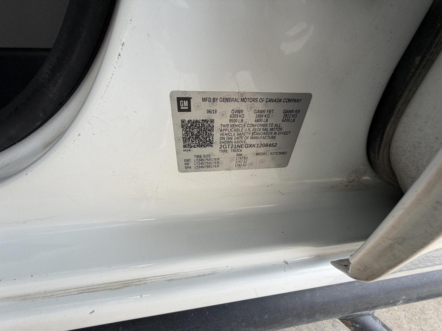2019 White GMC Sierra 2500HD Base Double Cab Long Box 2WD (2GT21NEGXK1) with an 6.0L V8 OHV 16V FFV engine, 6A transmission, located at 1687 Business 35 S, New Braunfels, TX, 78130, (830) 625-7159, 29.655487, -98.051491 - Photo#14