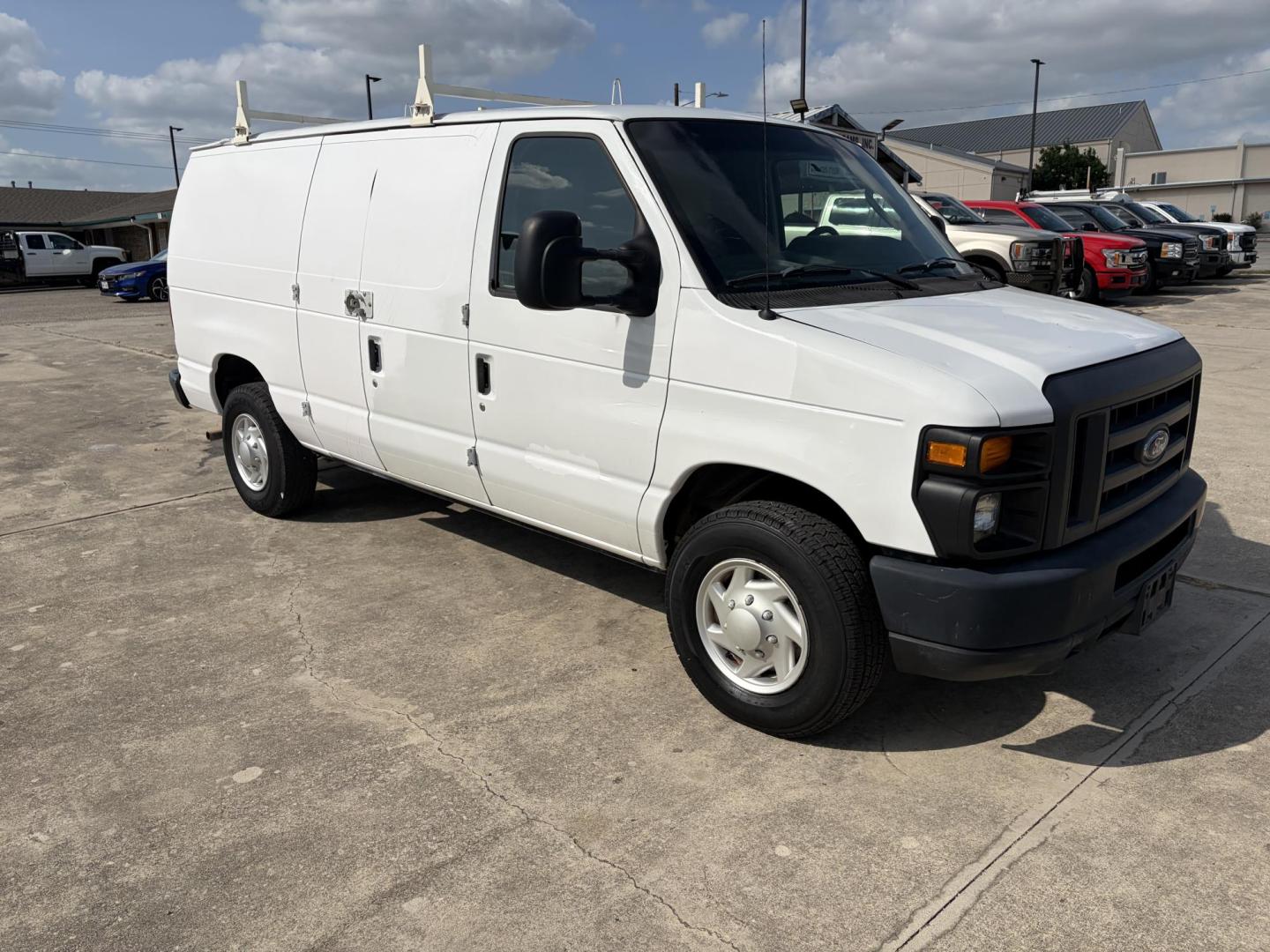 2013 White Ford E-Series Van E-250 (1FTNE2EW4DD) with an 4.6L V8 SOHC 16V engine, 4-Speed Automatic transmission, located at 1687 Business 35 S, New Braunfels, TX, 78130, (830) 625-7159, 29.655487, -98.051491 - Photo#1