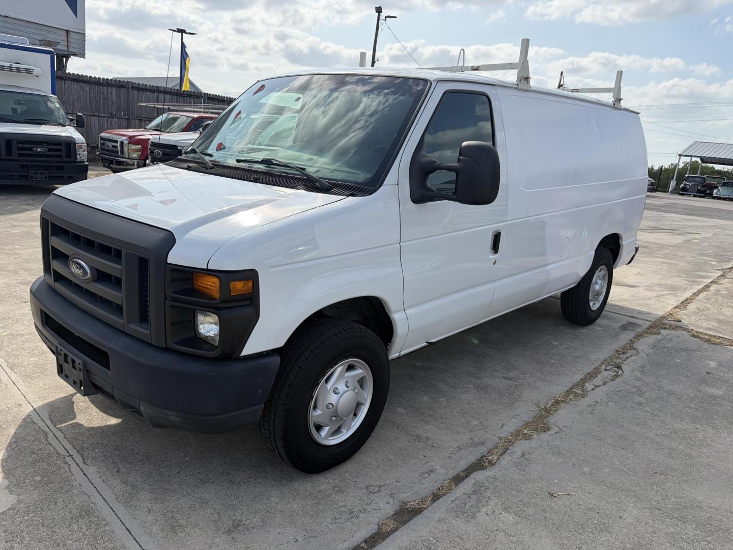 2013 White Ford E-Series Van E-250 (1FTNE2EW4DD) with an 4.6L V8 SOHC 16V engine, 4-Speed Automatic transmission, located at 1687 Business 35 S, New Braunfels, TX, 78130, (830) 625-7159, 29.655487, -98.051491 - Photo#0