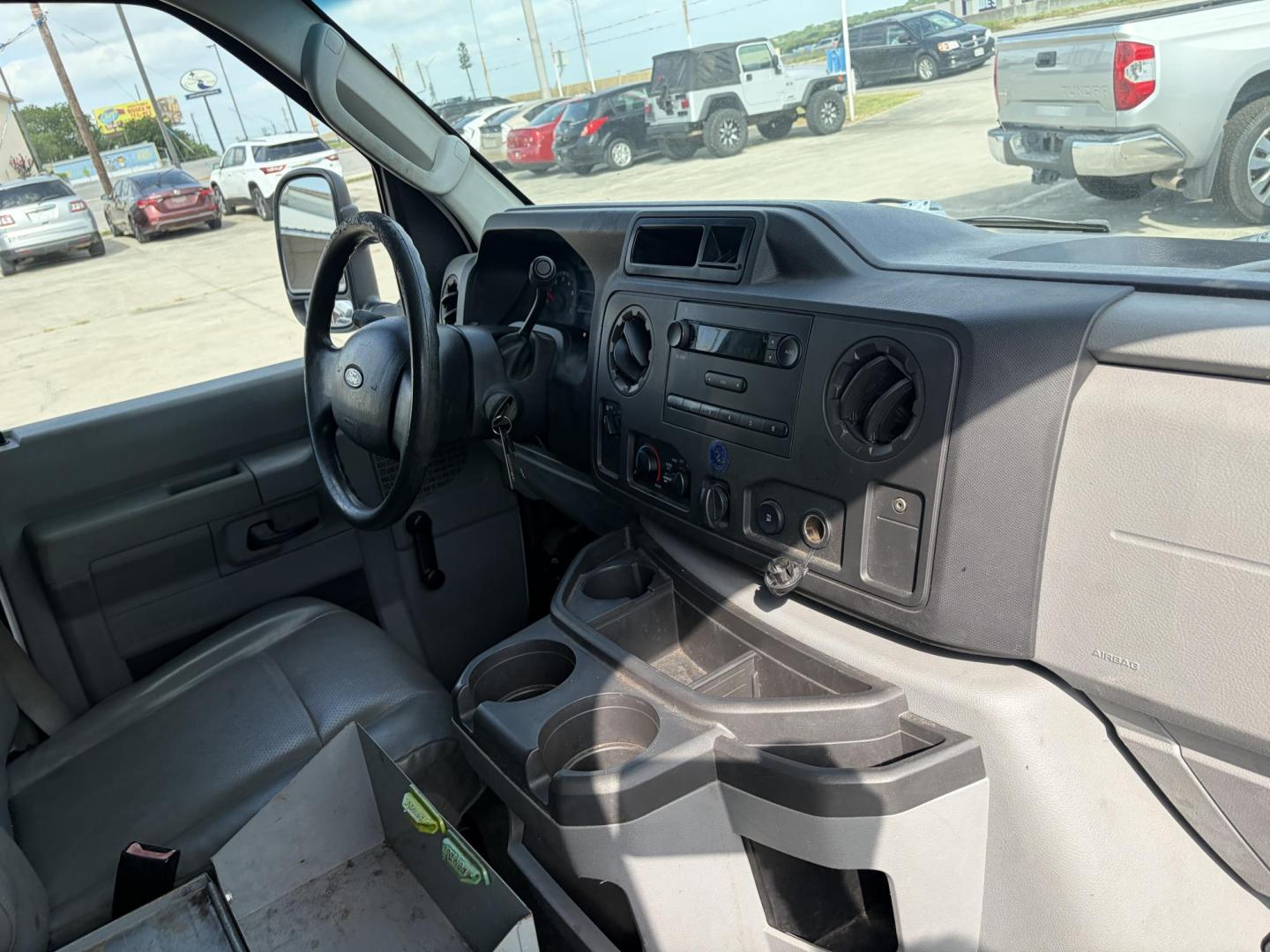 2013 White Ford E-Series Van E-250 (1FTNE2EW4DD) with an 4.6L V8 SOHC 16V engine, 4-Speed Automatic transmission, located at 1687 Business 35 S, New Braunfels, TX, 78130, (830) 625-7159, 29.655487, -98.051491 - Photo#3