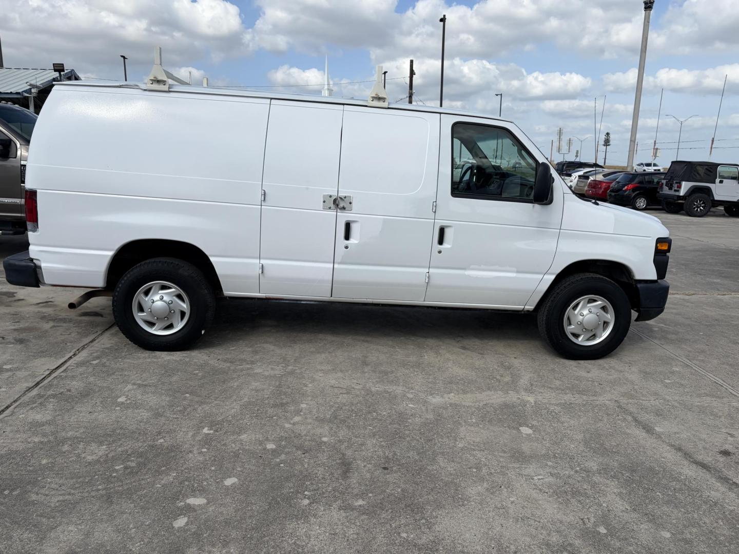 2013 White Ford E-Series Van E-250 (1FTNE2EW4DD) with an 4.6L V8 SOHC 16V engine, 4-Speed Automatic transmission, located at 1687 Business 35 S, New Braunfels, TX, 78130, (830) 625-7159, 29.655487, -98.051491 - Photo#7
