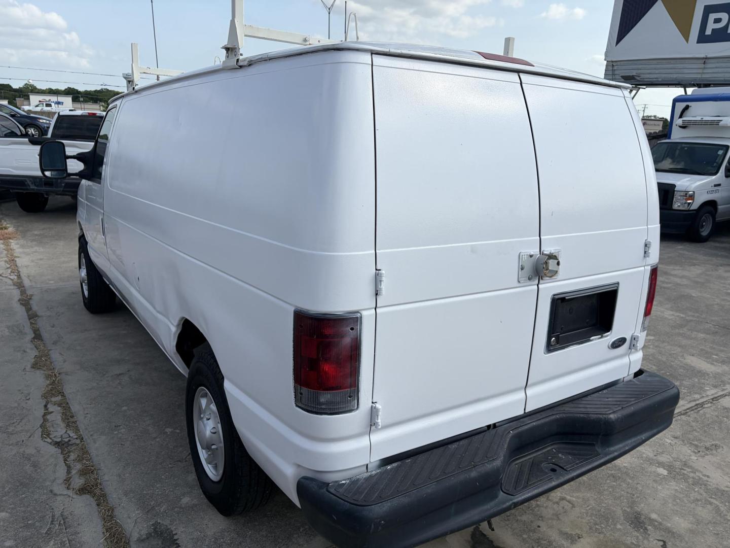 2013 White Ford E-Series Van E-250 (1FTNE2EW4DD) with an 4.6L V8 SOHC 16V engine, 4-Speed Automatic transmission, located at 1687 Business 35 S, New Braunfels, TX, 78130, (830) 625-7159, 29.655487, -98.051491 - Photo#10