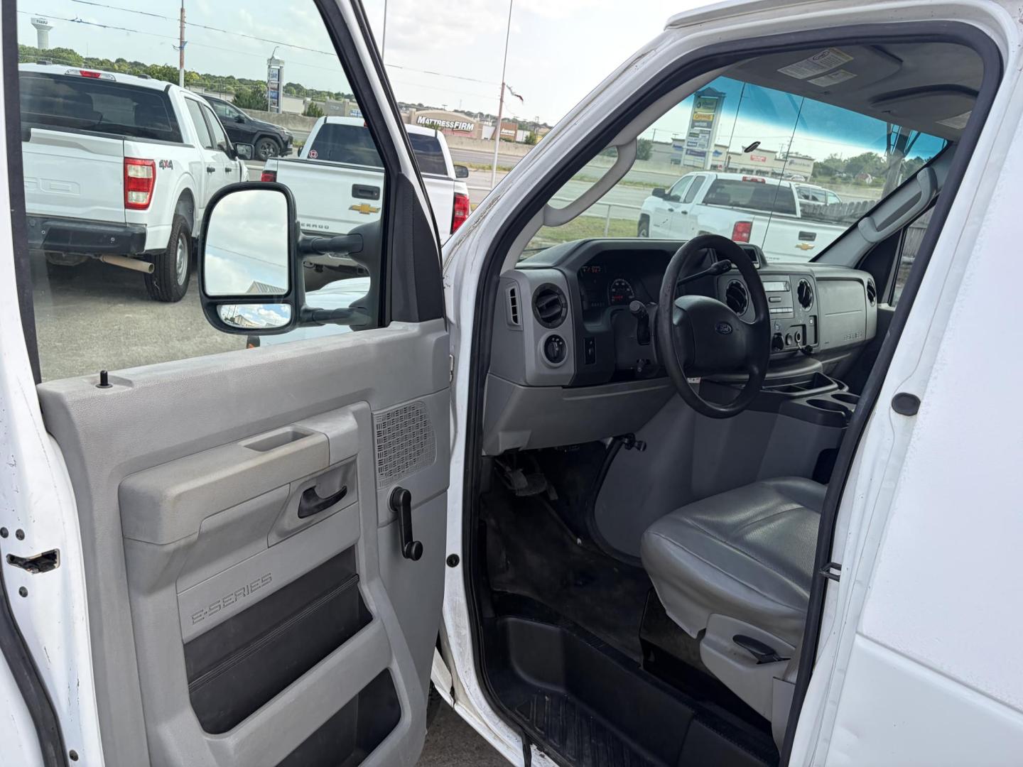 2013 White Ford E-Series Van E-250 (1FTNE2EW4DD) with an 4.6L V8 SOHC 16V engine, 4-Speed Automatic transmission, located at 1687 Business 35 S, New Braunfels, TX, 78130, (830) 625-7159, 29.655487, -98.051491 - Photo#11