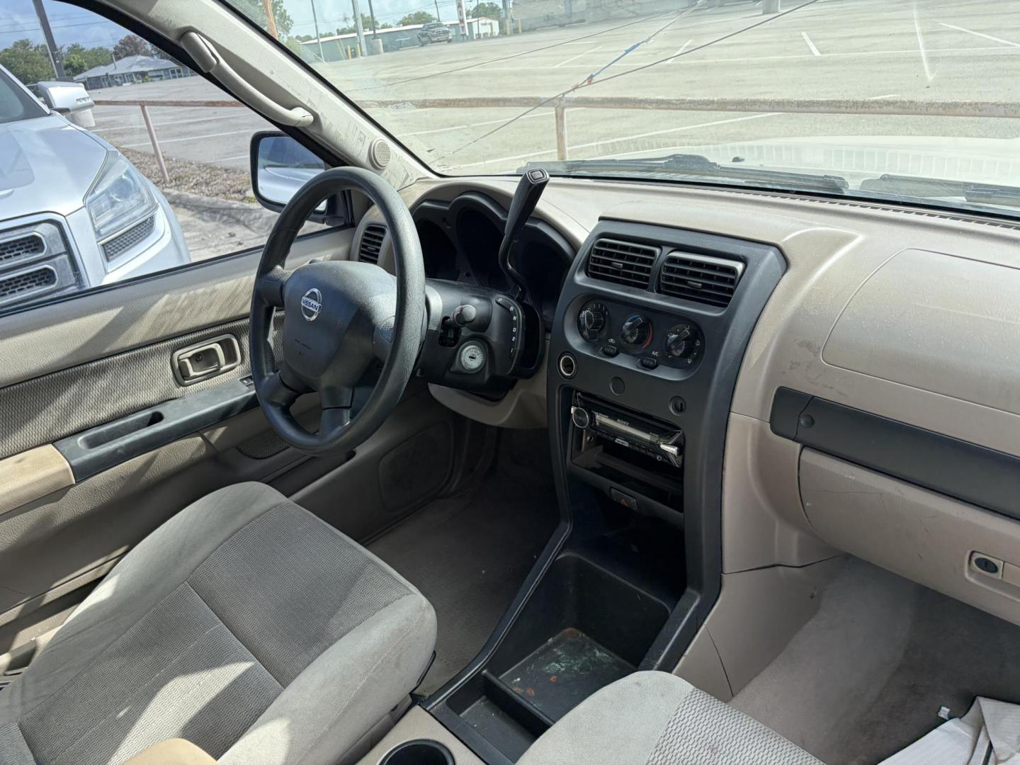2004 Tan Nissan Frontier King Cab 2WD (1N6DD26T24C) with an 2.4L L4 DOHC 16V engine, 5-Speed Manual Overdrive transmission, located at 1687 Business 35 S, New Braunfels, TX, 78130, (830) 625-7159, 29.655487, -98.051491- Photo#3