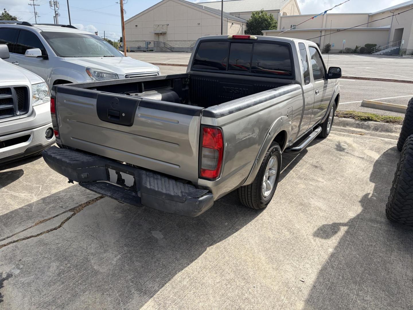 2004 Tan Nissan Frontier King Cab 2WD (1N6DD26T24C) with an 2.4L L4 DOHC 16V engine, 5-Speed Manual Overdrive transmission, located at 1687 Business 35 S, New Braunfels, TX, 78130, (830) 625-7159, 29.655487, -98.051491- Photo#4