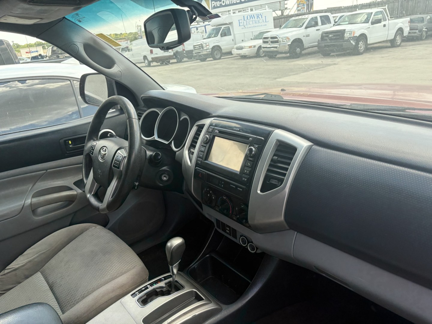 2013 Red Toyota Tacoma PreRunner Double Cab V6 Auto 2WD (3TMJU4GN5DM) with an 4.0L V6 DOHC 24V engine, 5-Speed Automatic transmission, located at 1687 Business 35 S, New Braunfels, TX, 78130, (830) 625-7159, 29.655487, -98.051491- Photo#4