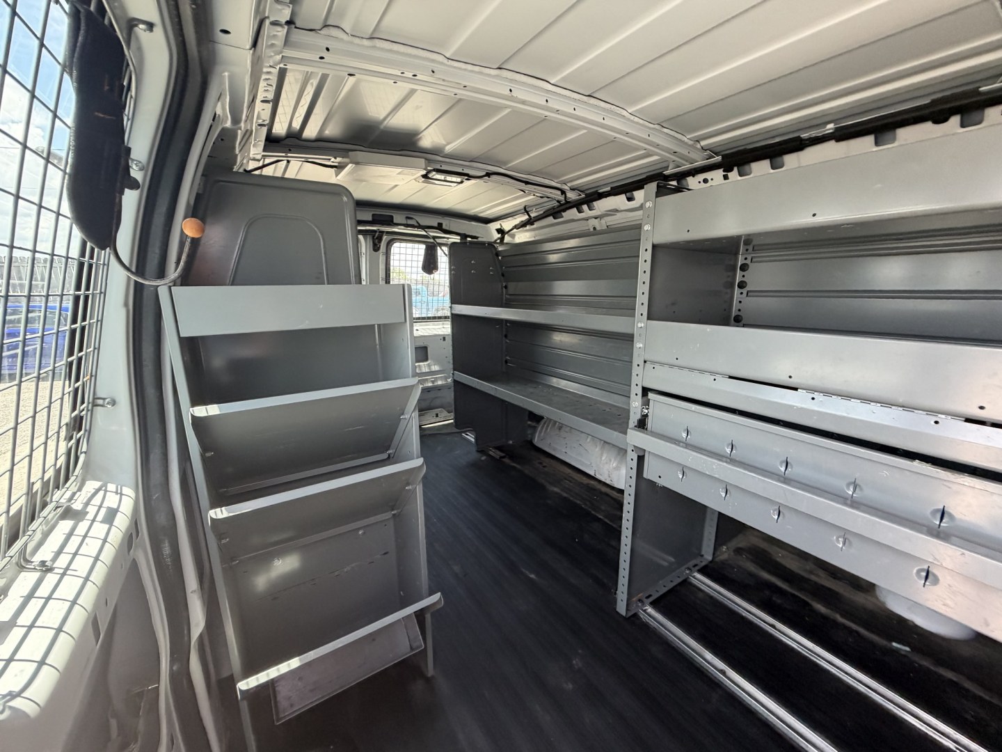 2014 White Chevrolet Express 2500 Cargo (1GCWGFCA1E1) with an 4.8L V8 OHV 16V engine, 6-Speed Automatic transmission, located at 1687 Business 35 S, New Braunfels, TX, 78130, (830) 625-7159, 29.655487, -98.051491- Photo#5