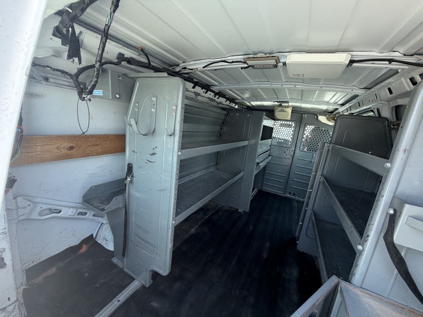 2014 White Chevrolet Express 2500 Cargo (1GCWGFCA1E1) with an 4.8L V8 OHV 16V engine, 6-Speed Automatic transmission, located at 1687 Business 35 S, New Braunfels, TX, 78130, (830) 625-7159, 29.655487, -98.051491- Photo#8
