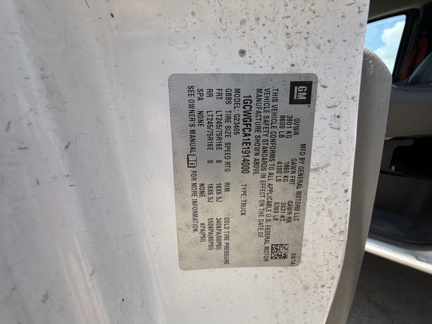 2014 White Chevrolet Express 2500 Cargo (1GCWGFCA1E1) with an 4.8L V8 OHV 16V engine, 6-Speed Automatic transmission, located at 1687 Business 35 S, New Braunfels, TX, 78130, (830) 625-7159, 29.655487, -98.051491- Photo#16