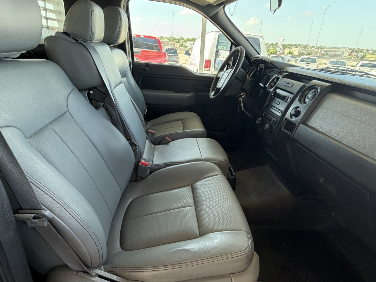 2014 White Ford F-150 STX 6.5-ft. Bed 2WD (1FTMF1CM3EK) with an 3.7L V6 DOHC 24V engine, 6A transmission, located at 1687 Business 35 S, New Braunfels, TX, 78130, (830) 625-7159, 29.655487, -98.051491- Photo#2