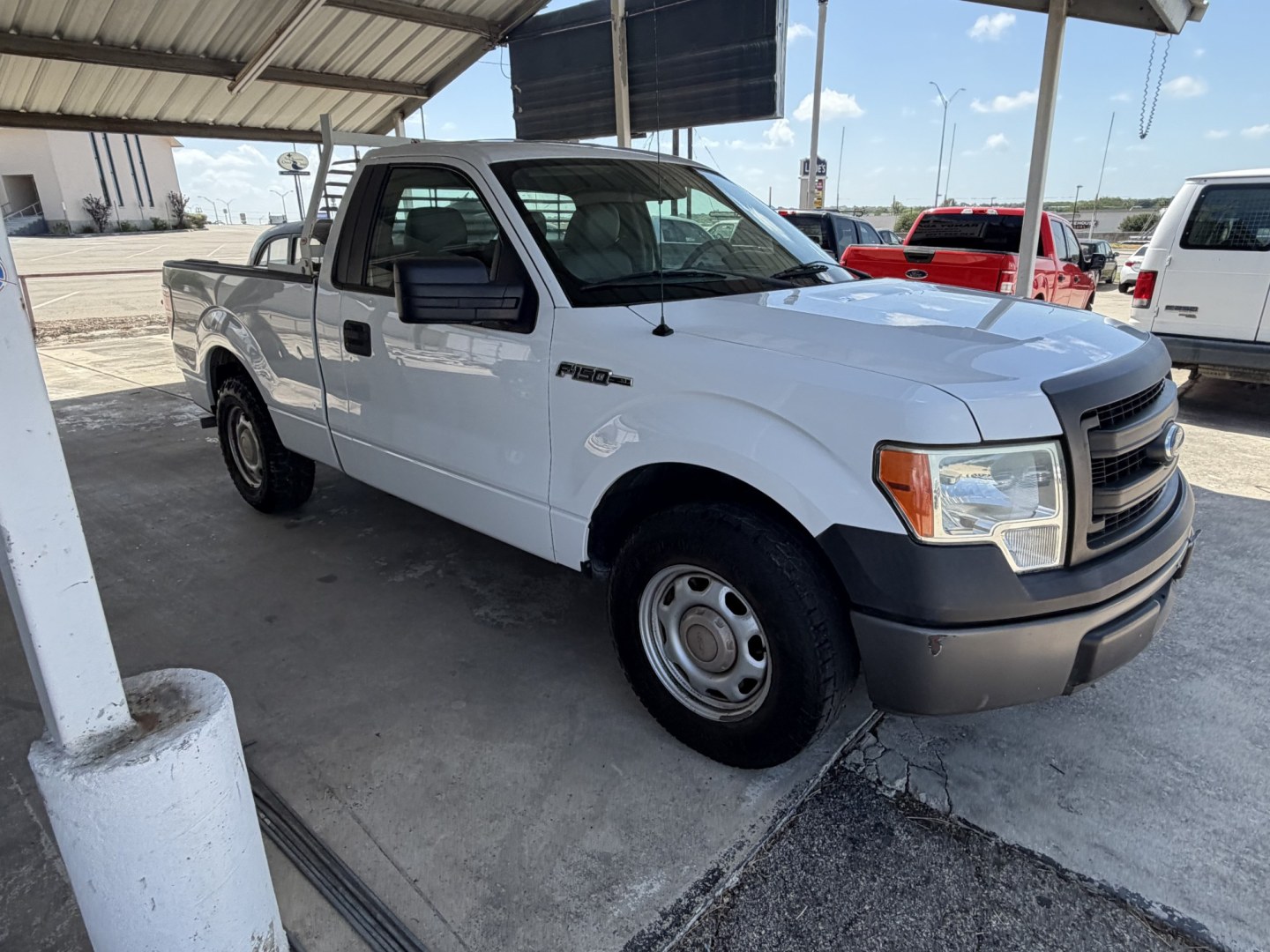 2014 White Ford F-150 STX 6.5-ft. Bed 2WD (1FTMF1CM3EK) with an 3.7L V6 DOHC 24V engine, 6A transmission, located at 1687 Business 35 S, New Braunfels, TX, 78130, (830) 625-7159, 29.655487, -98.051491- Photo#1