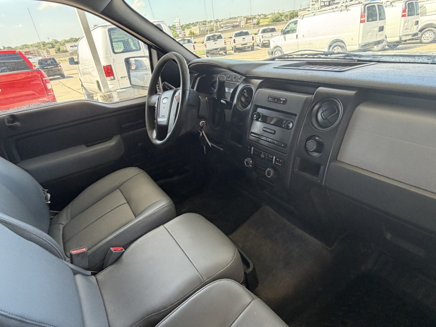 2014 White Ford F-150 STX 6.5-ft. Bed 2WD (1FTMF1CM3EK) with an 3.7L V6 DOHC 24V engine, 6A transmission, located at 1687 Business 35 S, New Braunfels, TX, 78130, (830) 625-7159, 29.655487, -98.051491- Photo#3