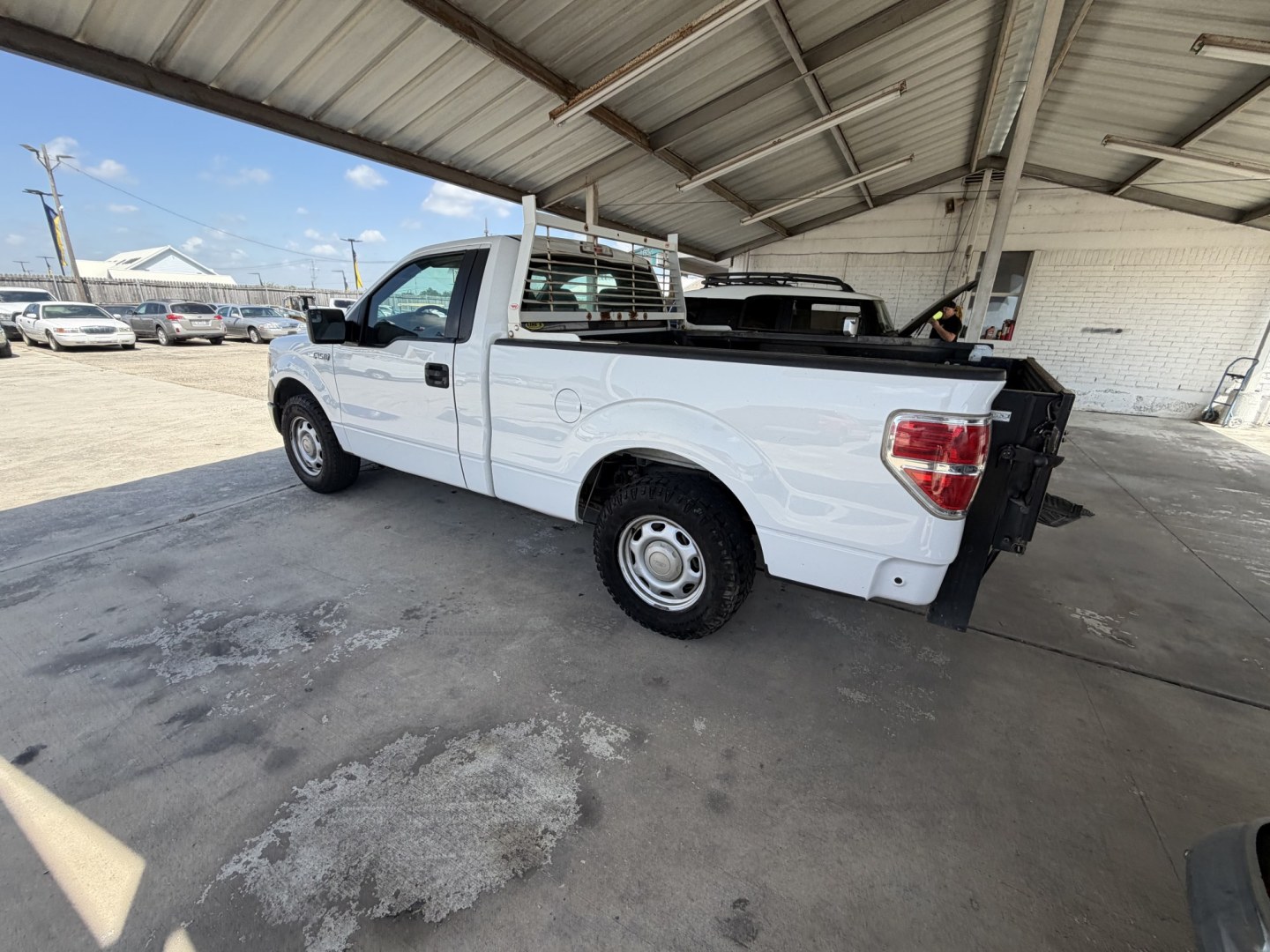 2014 White Ford F-150 STX 6.5-ft. Bed 2WD (1FTMF1CM3EK) with an 3.7L V6 DOHC 24V engine, 6A transmission, located at 1687 Business 35 S, New Braunfels, TX, 78130, (830) 625-7159, 29.655487, -98.051491- Photo#6