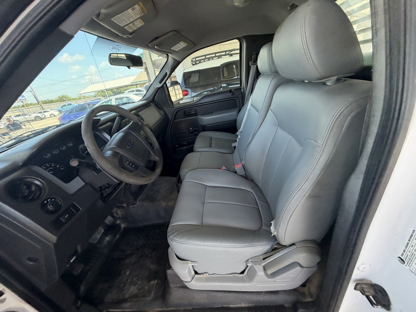 2014 White Ford F-150 STX 6.5-ft. Bed 2WD (1FTMF1CM3EK) with an 3.7L V6 DOHC 24V engine, 6A transmission, located at 1687 Business 35 S, New Braunfels, TX, 78130, (830) 625-7159, 29.655487, -98.051491- Photo#8