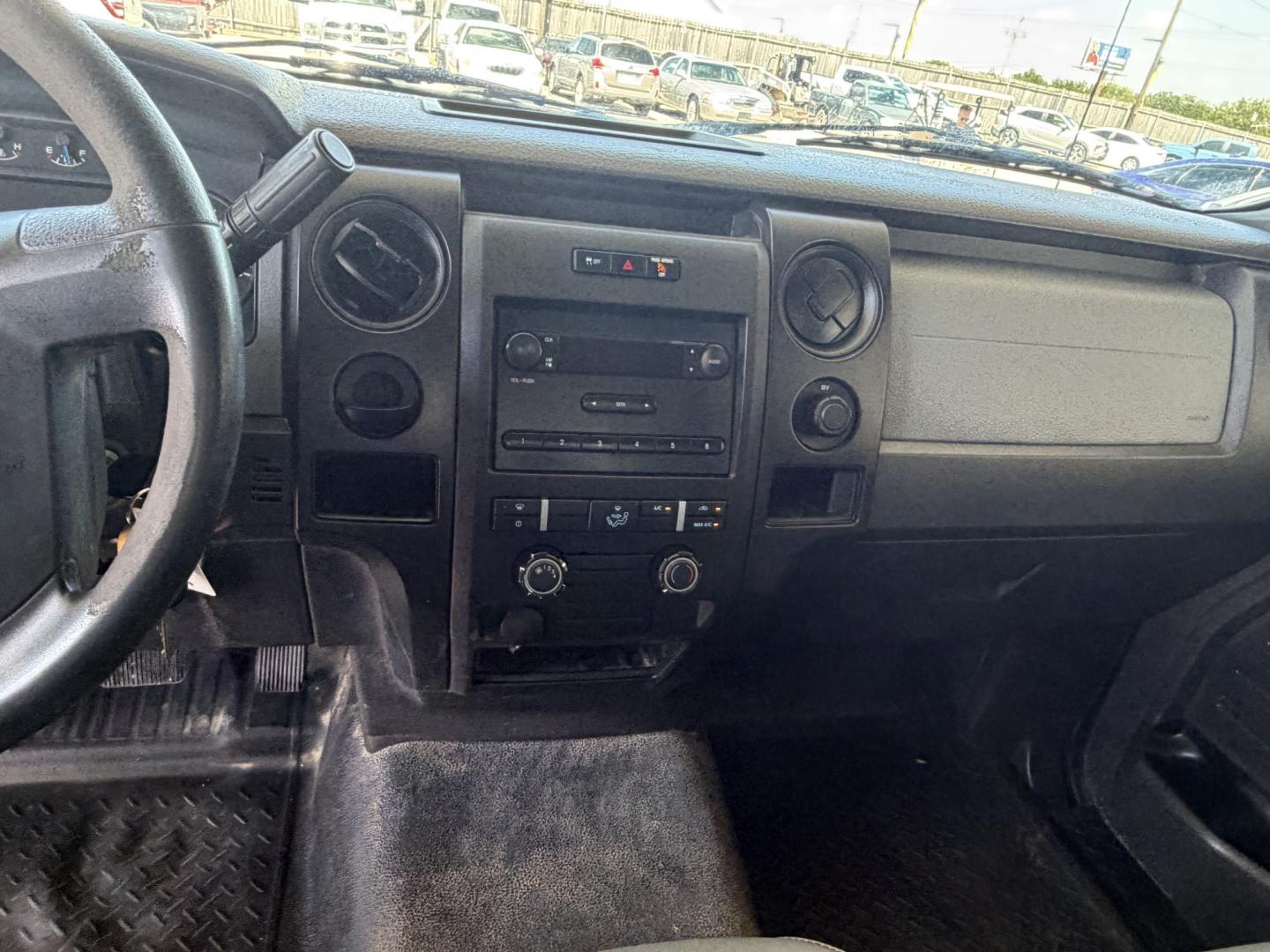 2014 White Ford F-150 STX 6.5-ft. Bed 2WD (1FTMF1CM3EK) with an 3.7L V6 DOHC 24V engine, 6A transmission, located at 1687 Business 35 S, New Braunfels, TX, 78130, (830) 625-7159, 29.655487, -98.051491- Photo#10