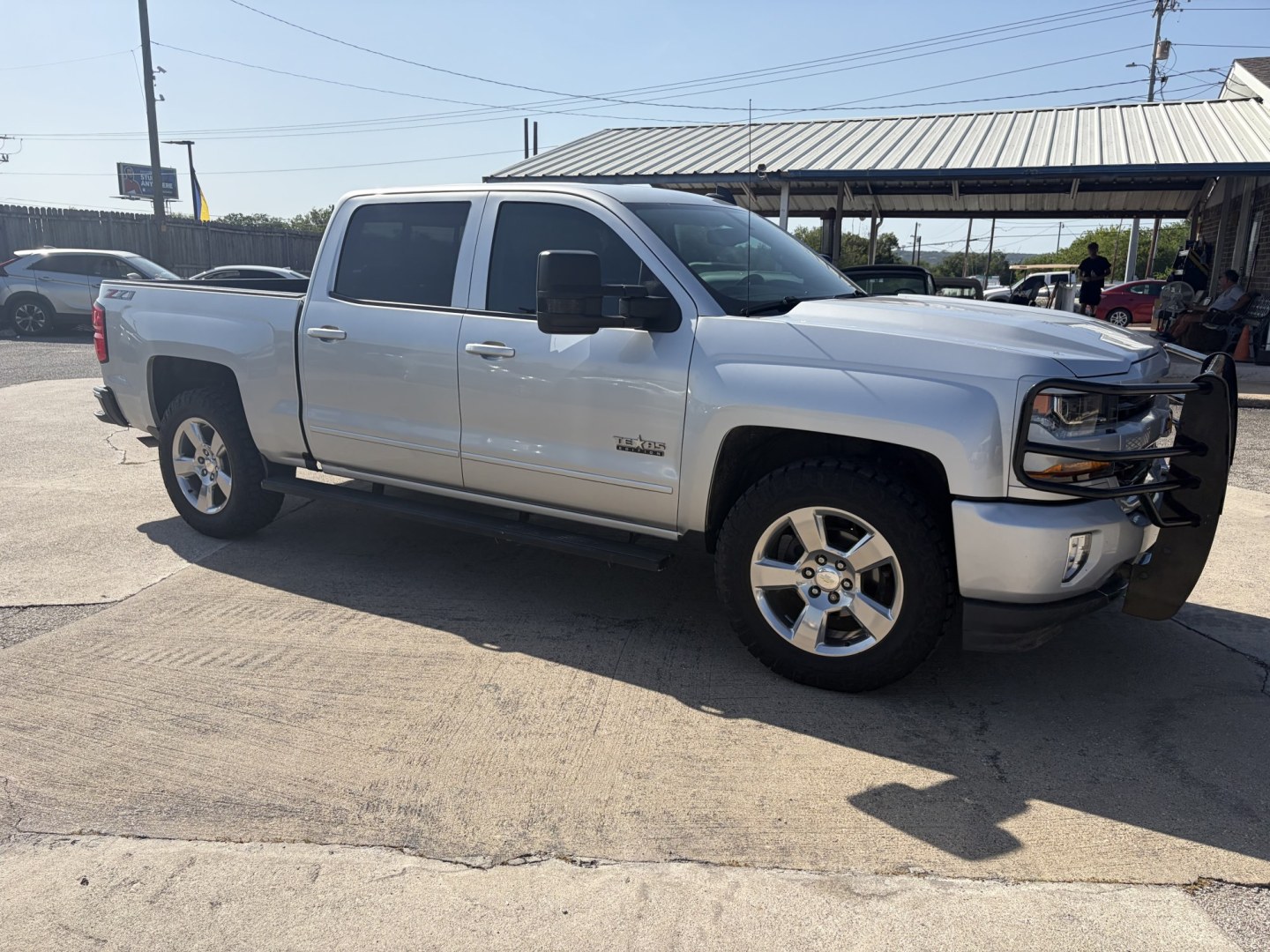 2018 Silver Chevrolet Silverado 1500 LT Crew Cab Long Box 4WD (3GCUKREC2JG) with an 5.3L V8 OHV 16V engine, 6A transmission, located at 1687 Business 35 S, New Braunfels, TX, 78130, (830) 625-7159, 29.655487, -98.051491- Photo#1