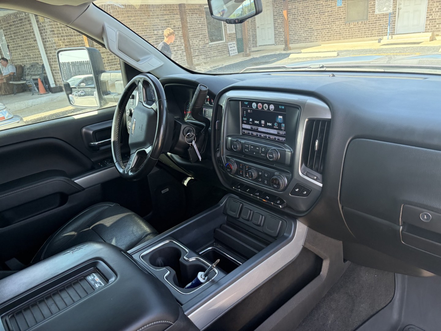 2018 Silver Chevrolet Silverado 1500 LT Crew Cab Long Box 4WD (3GCUKREC2JG) with an 5.3L V8 OHV 16V engine, 6A transmission, located at 1687 Business 35 S, New Braunfels, TX, 78130, (830) 625-7159, 29.655487, -98.051491- Photo#3