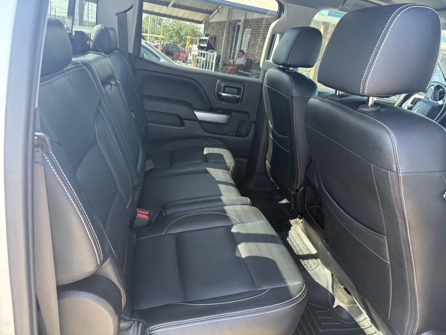 2018 Silver Chevrolet Silverado 1500 LT Crew Cab Long Box 4WD (3GCUKREC2JG) with an 5.3L V8 OHV 16V engine, 6A transmission, located at 1687 Business 35 S, New Braunfels, TX, 78130, (830) 625-7159, 29.655487, -98.051491- Photo#4