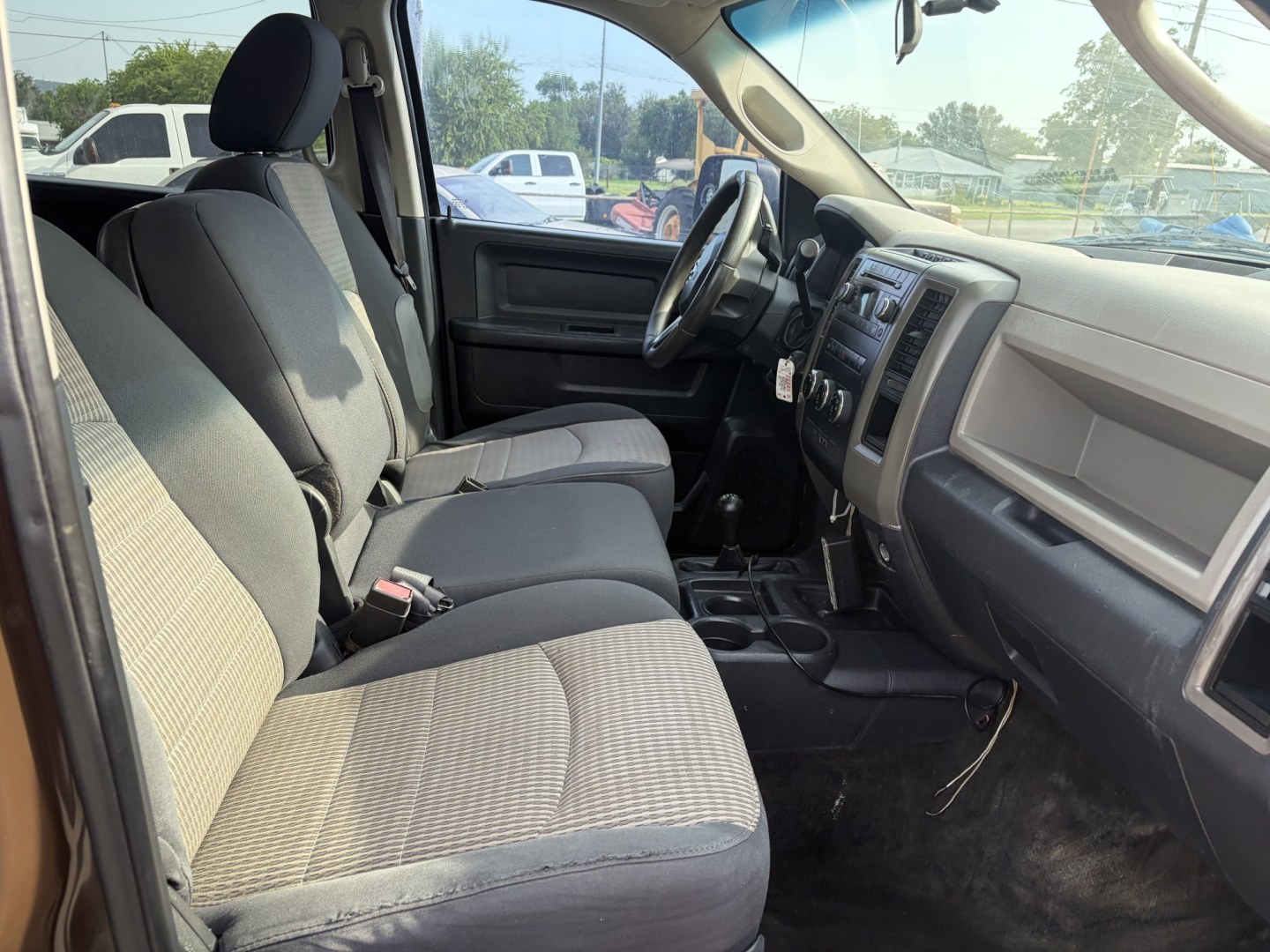 2011 Brown Dodge Ram 2500 SLT Crew Cab 4WD (3D7UT2CL4BG) with an 6.7L L6 OHV 24V TURBO DIESEL engine, located at 1687 Business 35 S, New Braunfels, TX, 78130, (830) 625-7159, 29.655487, -98.051491- Photo#2