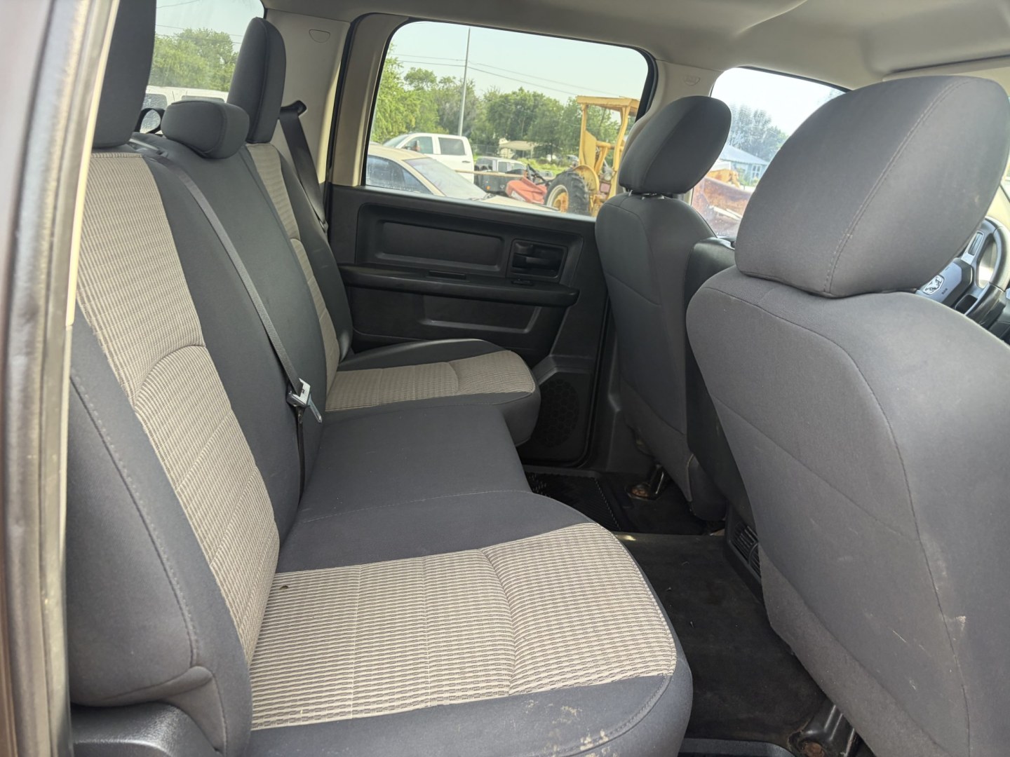 2011 Brown Dodge Ram 2500 SLT Crew Cab 4WD (3D7UT2CL4BG) with an 6.7L L6 OHV 24V TURBO DIESEL engine, located at 1687 Business 35 S, New Braunfels, TX, 78130, (830) 625-7159, 29.655487, -98.051491- Photo#4
