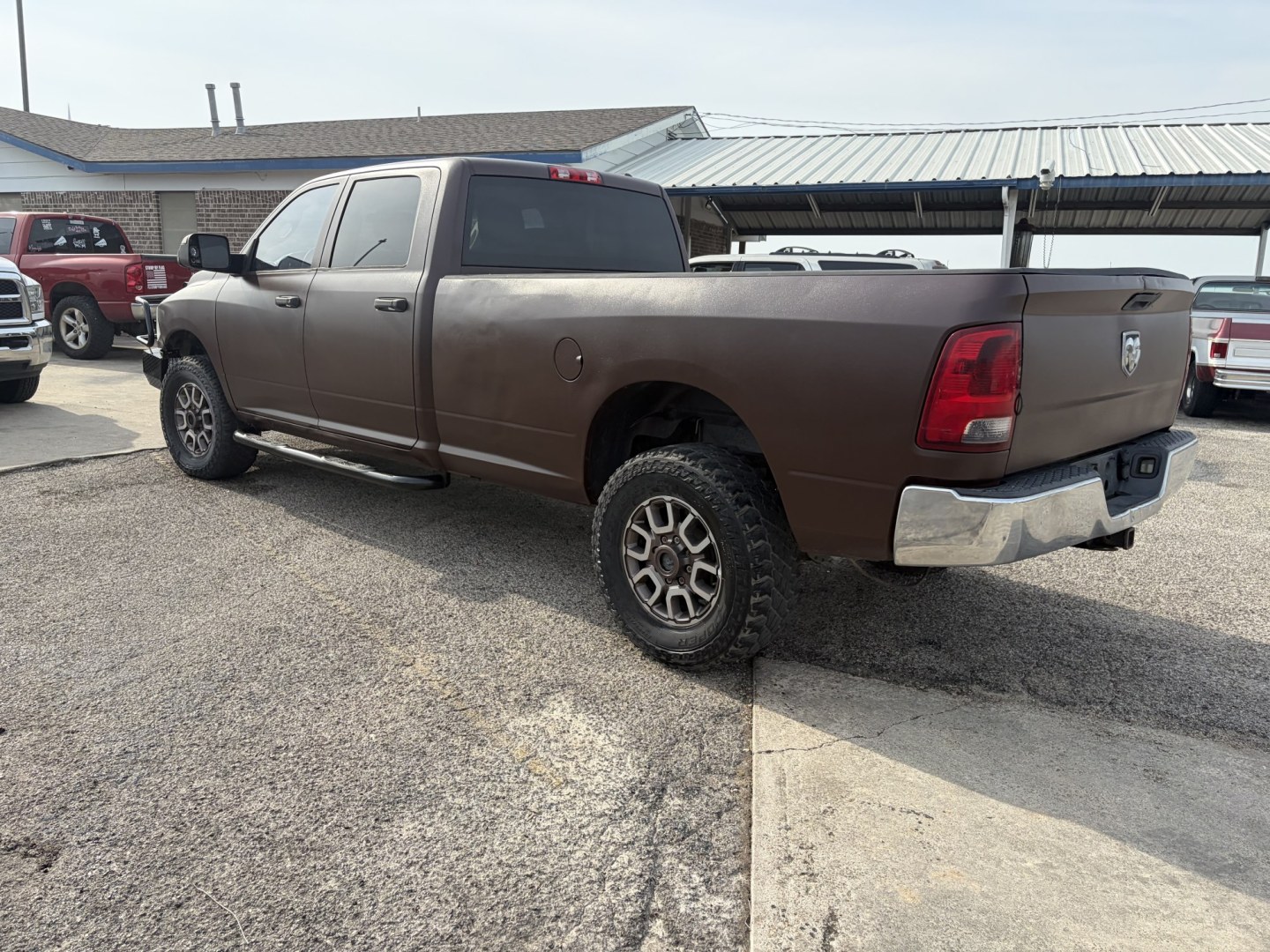 2011 Brown Dodge Ram 2500 SLT Crew Cab 4WD (3D7UT2CL4BG) with an 6.7L L6 OHV 24V TURBO DIESEL engine, located at 1687 Business 35 S, New Braunfels, TX, 78130, (830) 625-7159, 29.655487, -98.051491- Photo#7