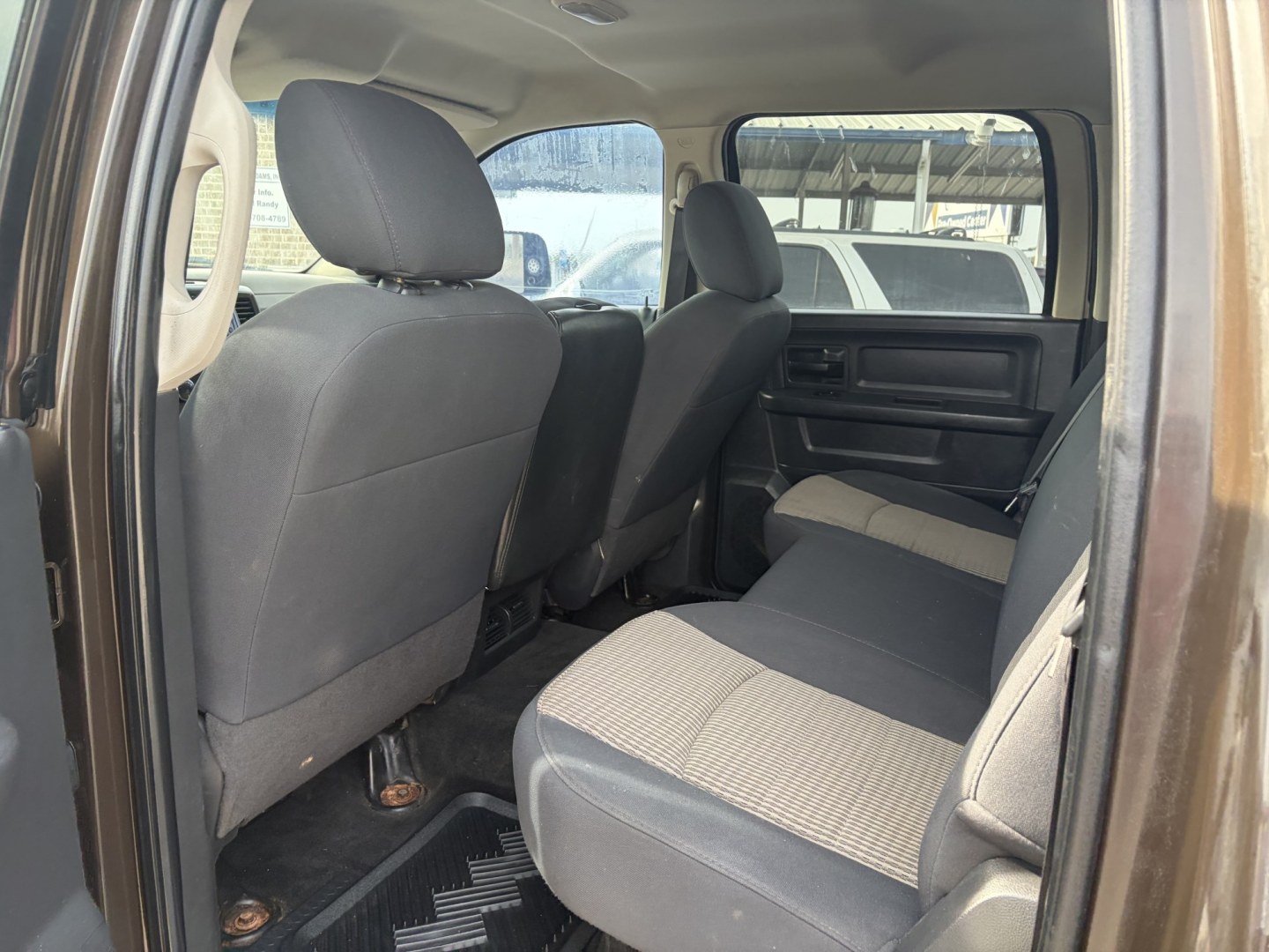 2011 Brown Dodge Ram 2500 SLT Crew Cab 4WD (3D7UT2CL4BG) with an 6.7L L6 OHV 24V TURBO DIESEL engine, located at 1687 Business 35 S, New Braunfels, TX, 78130, (830) 625-7159, 29.655487, -98.051491- Photo#9