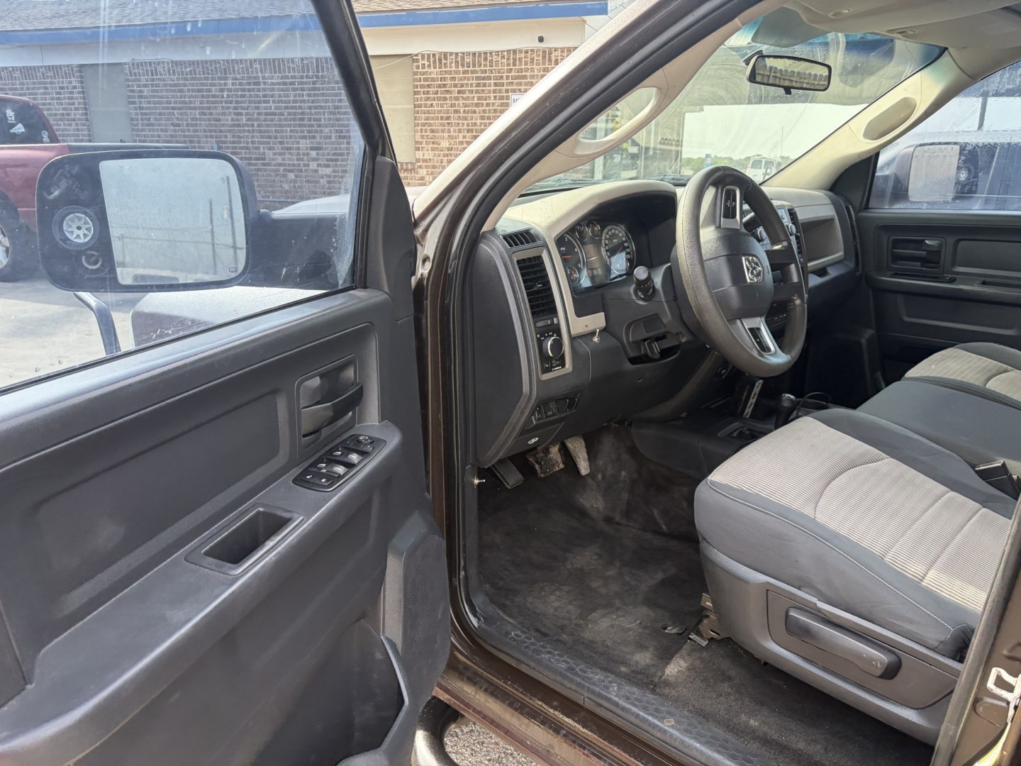 2011 Brown Dodge Ram 2500 SLT Crew Cab 4WD (3D7UT2CL4BG) with an 6.7L L6 OHV 24V TURBO DIESEL engine, located at 1687 Business 35 S, New Braunfels, TX, 78130, (830) 625-7159, 29.655487, -98.051491- Photo#10
