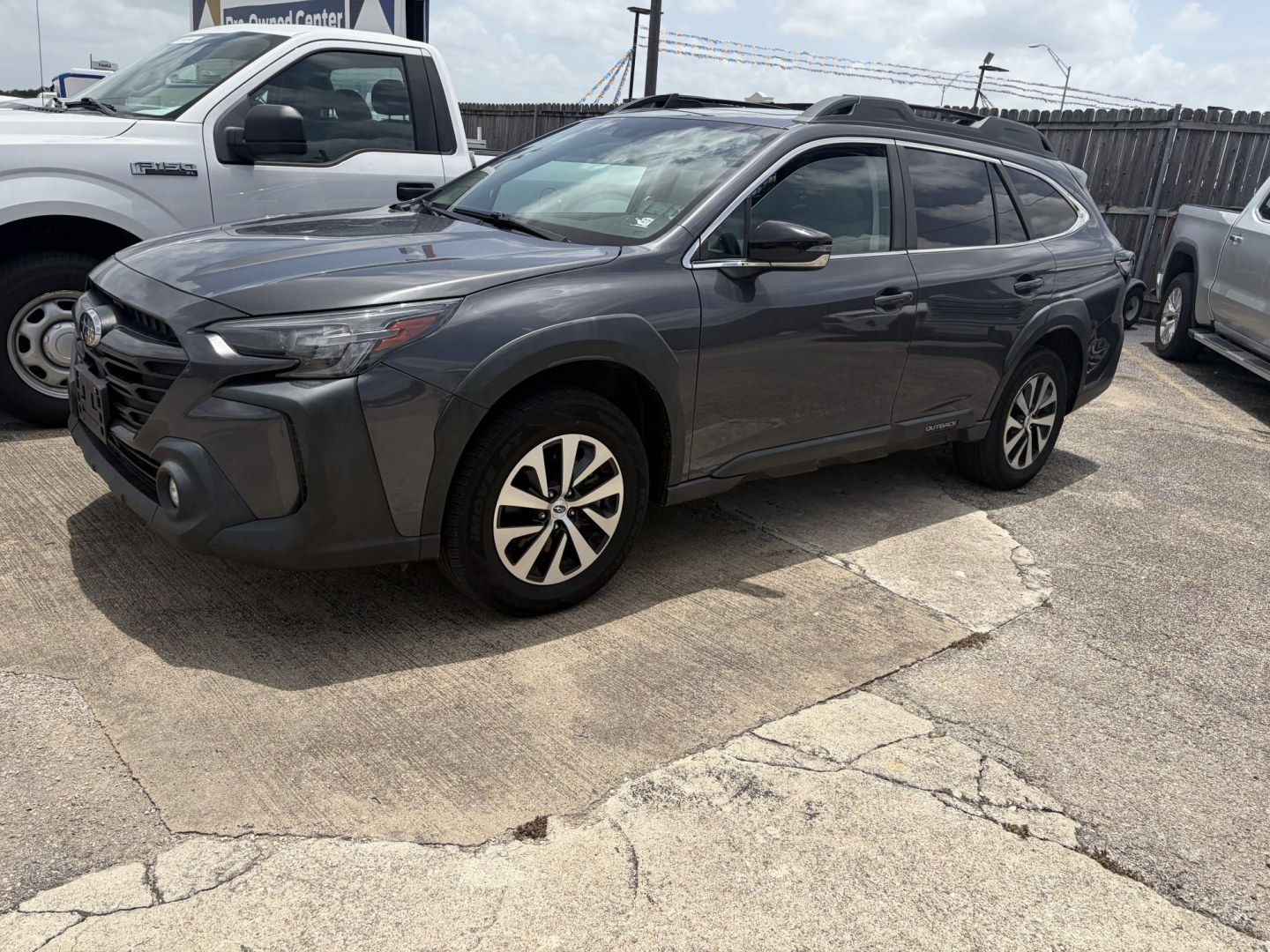 2023 Gray Subaru Outback Premium (4S4BTAFC7P3) with an 2.5L H4 DOHC 16V engine, CVT transmission, located at 1687 Business 35 S, New Braunfels, TX, 78130, (830) 625-7159, 29.655487, -98.051491- Photo#0